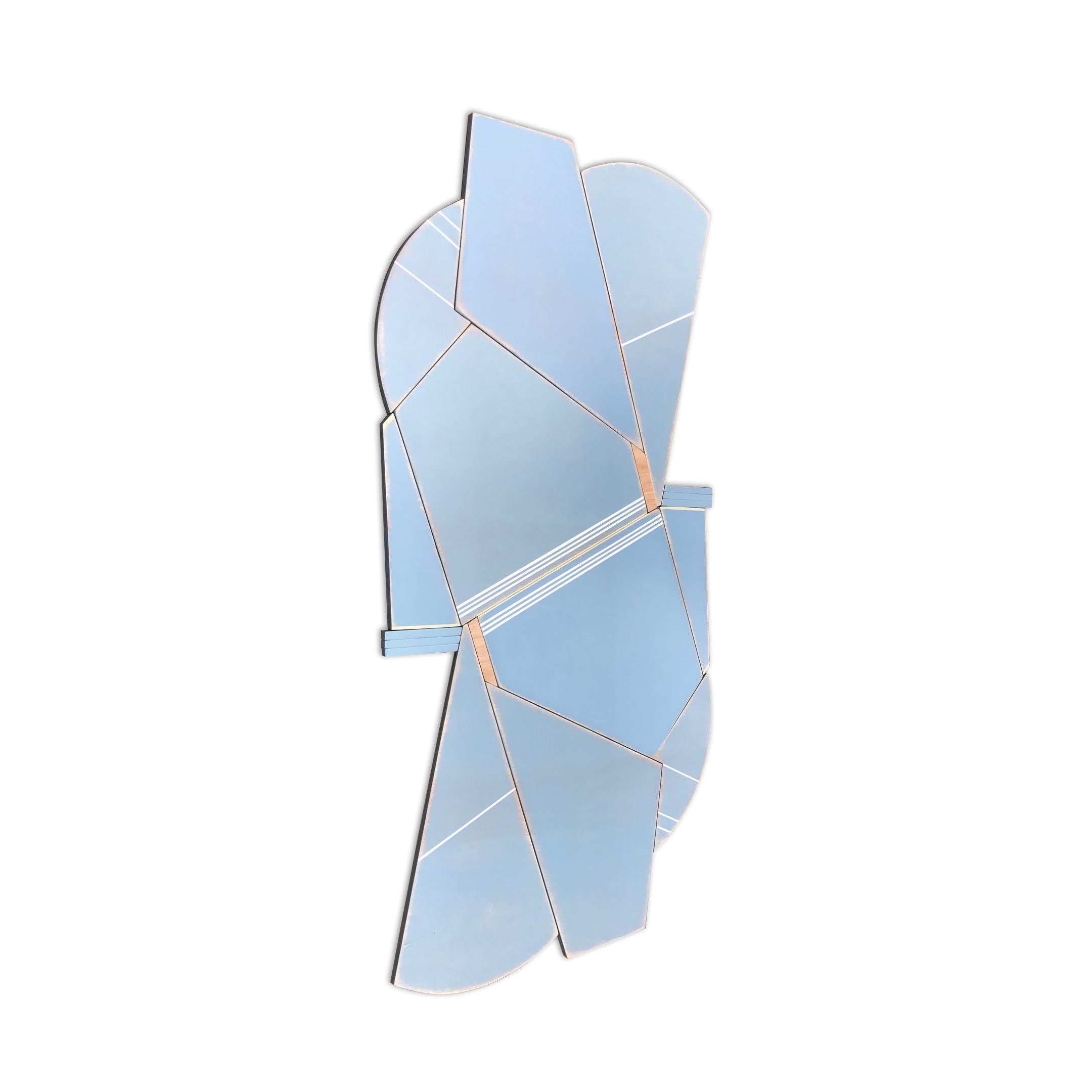 Mixed-Media-Wandskulptur „Old Sport“ (weiß, monochrom, blau, modern, rustikal) (Moderne), Sculpture, von Scott Troxel