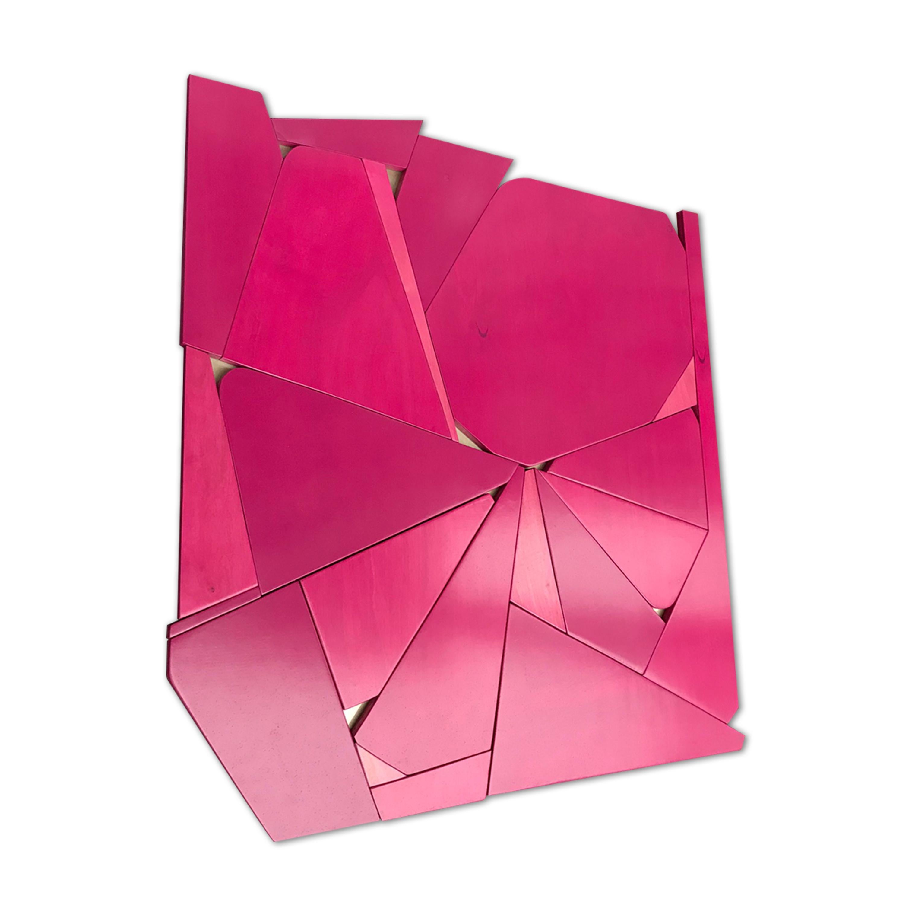 Sculpture murale en technique mixte « Wheel » - bois, rose, monochrome, magenta, mcm en vente 1