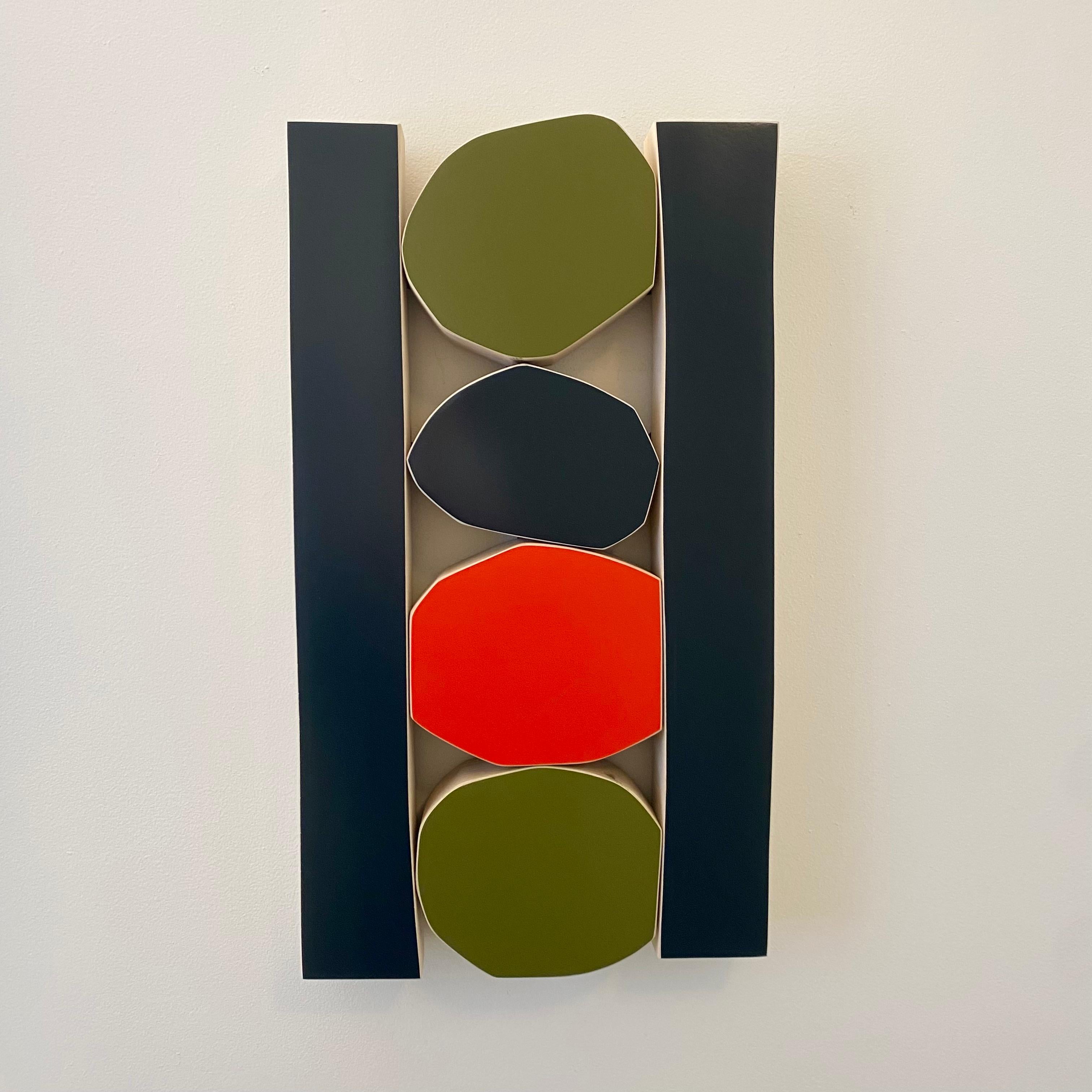 Scott Troxel Abstract Sculpture – „Preppy“-Wandskulptur – orange, rot, grün, marineblau, Mitte des Jahrhunderts, Minimalismus