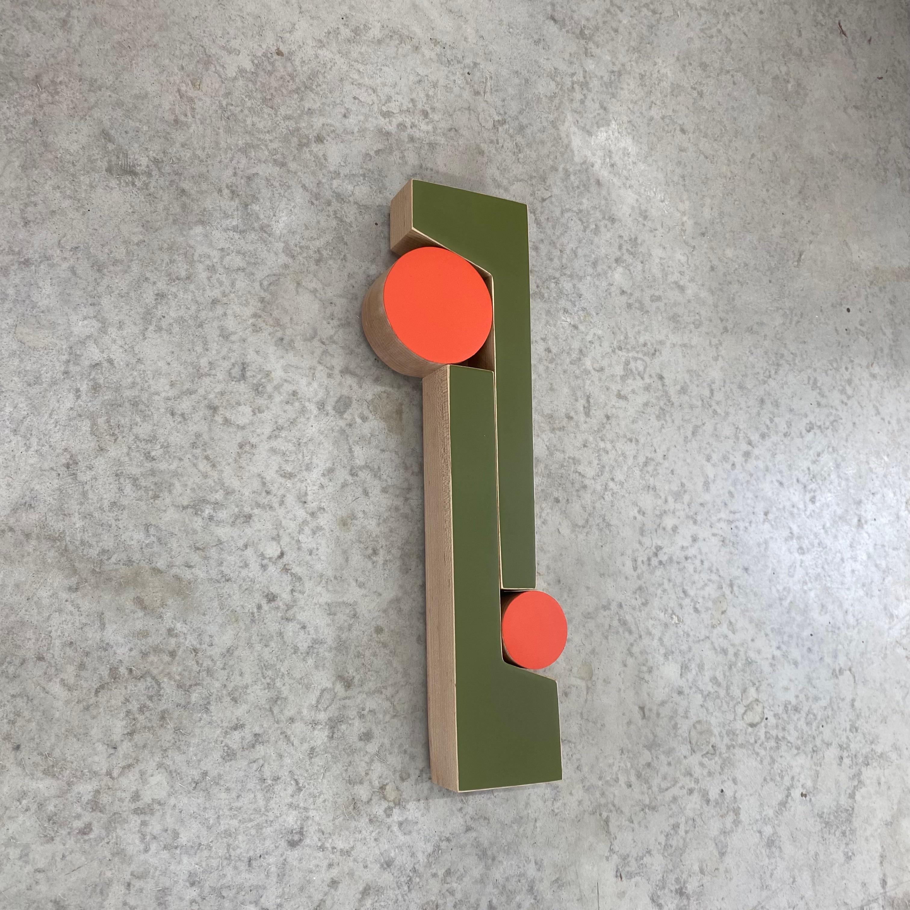 „Signal 3“ Wandskulptur – oliv, orange, minimalistisch, Mid-Century Modern mcm (Moderne), Sculpture, von Scott Troxel