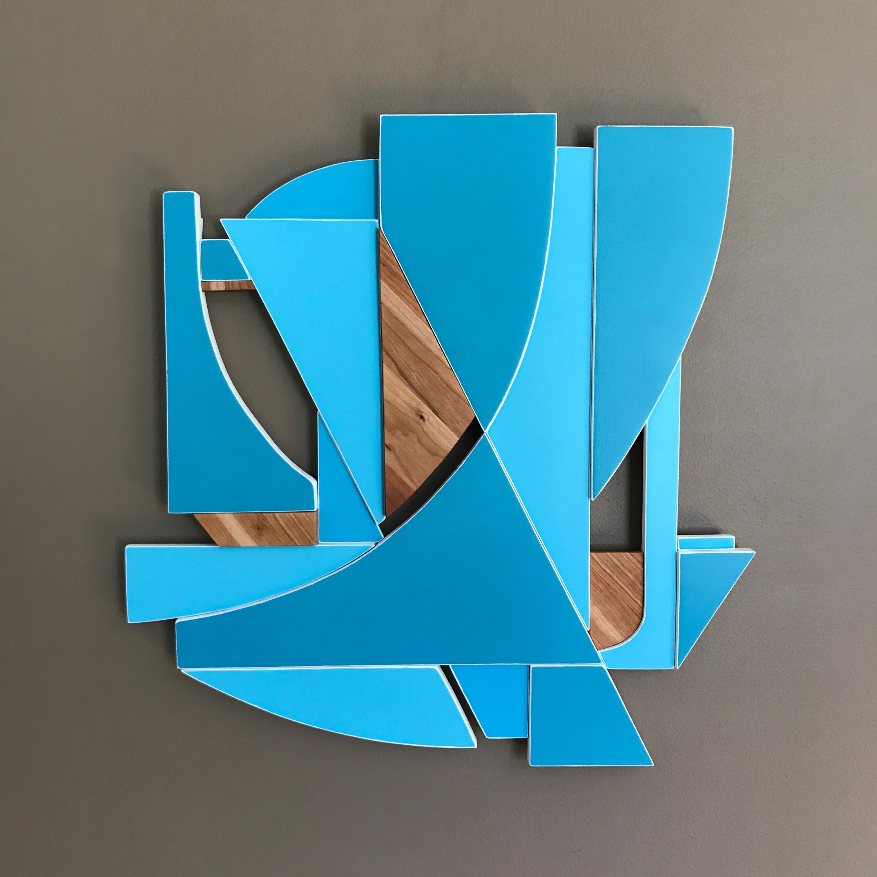 Mixed Media-Wandskulptur „Spinnaker“  Hellblau, Holz, weiß, monochrom) im Angebot 2
