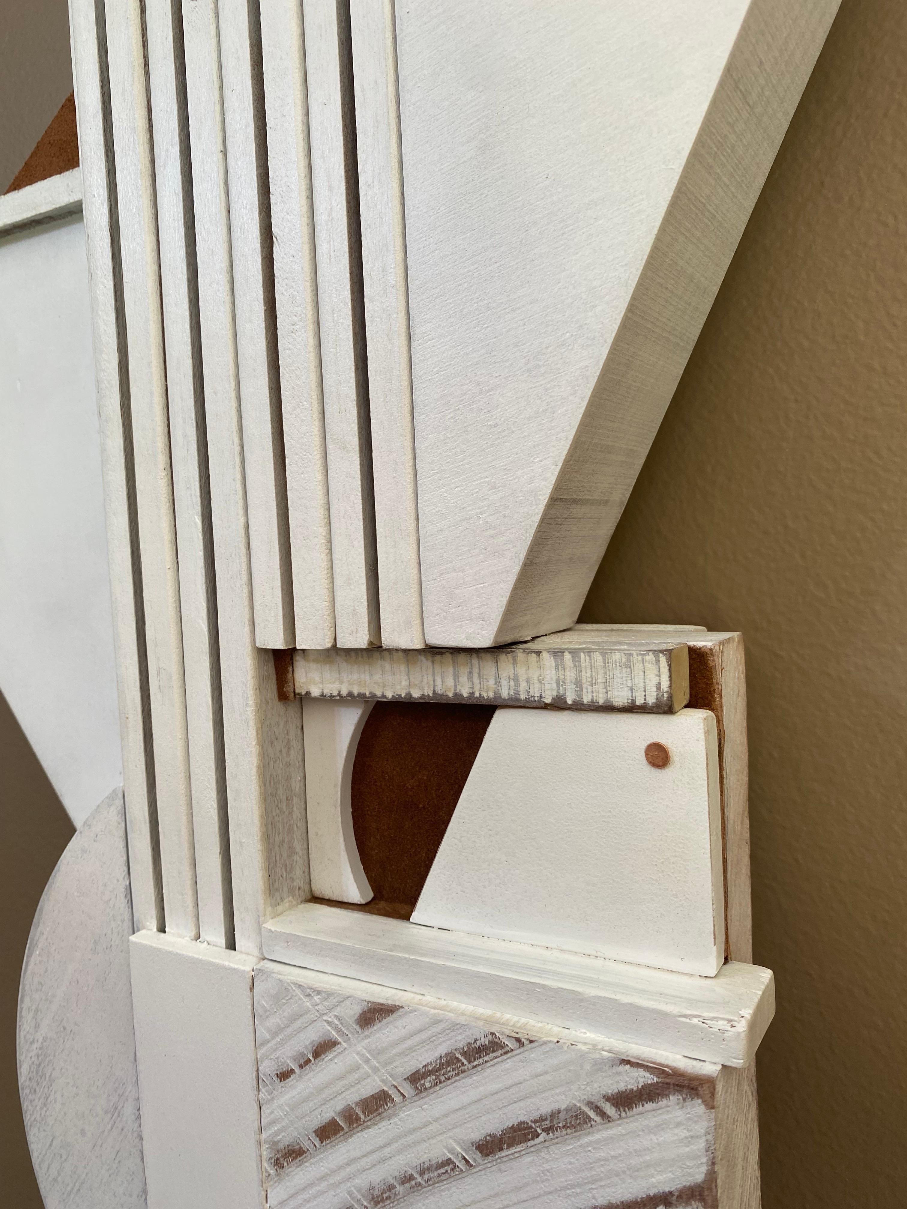Sculpture murale Spomenik géométrique, brutalisme, architecturale, bois, blanc en vente 1