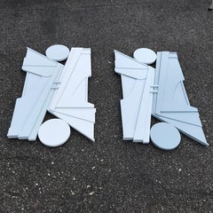 Escultura de pared moderna monocroma "Streamliner II" - azul, gris, minimalismo, mcm