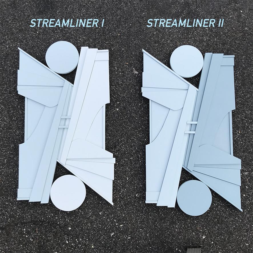 Monochrome moderne Wandskulptur „Streamliner II“ in Blau, Grau, Minimalismus, mcm im Angebot 2