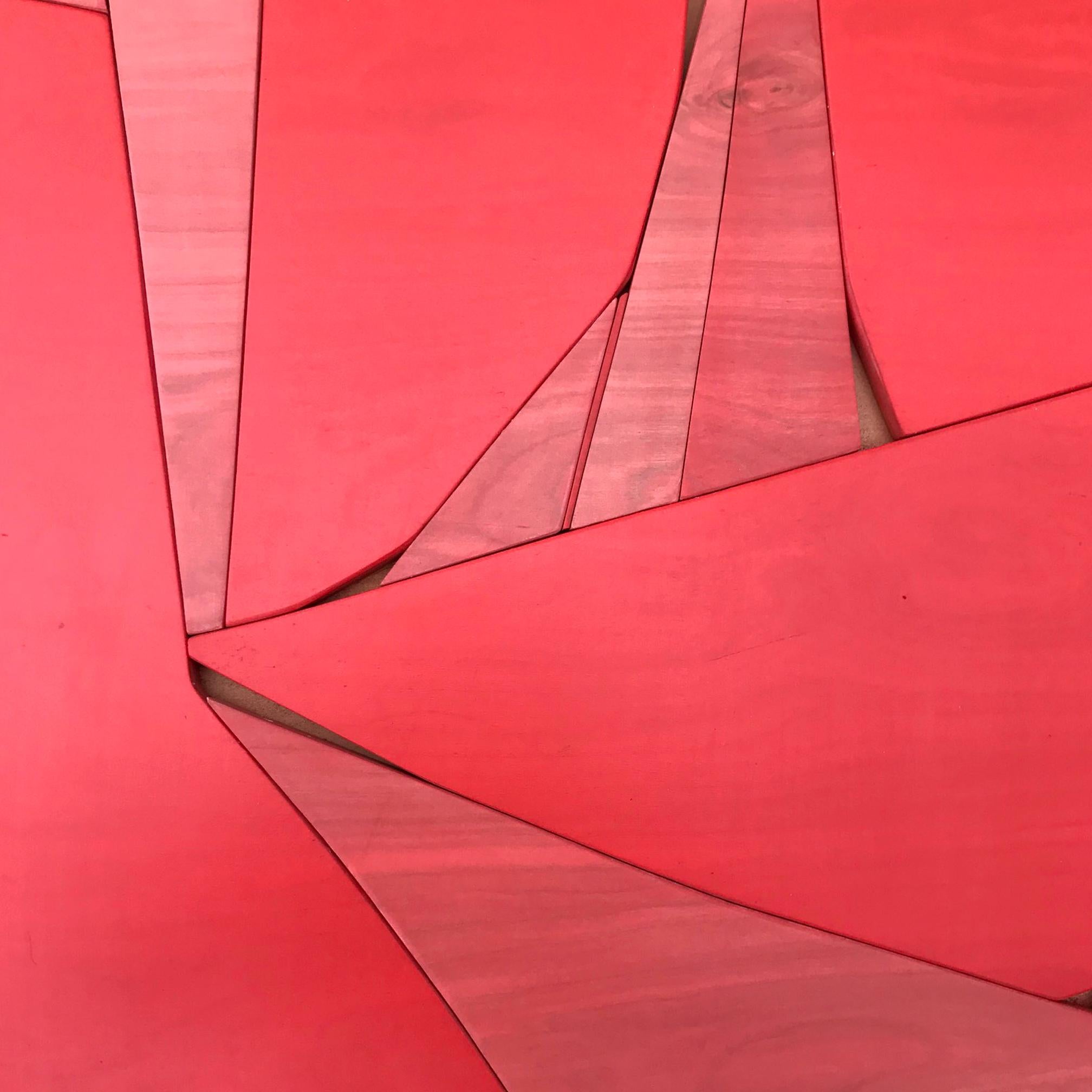 Tiki (modern abstract wall sculpture minimal geometric design red coral wood) – Painting von Scott Troxel