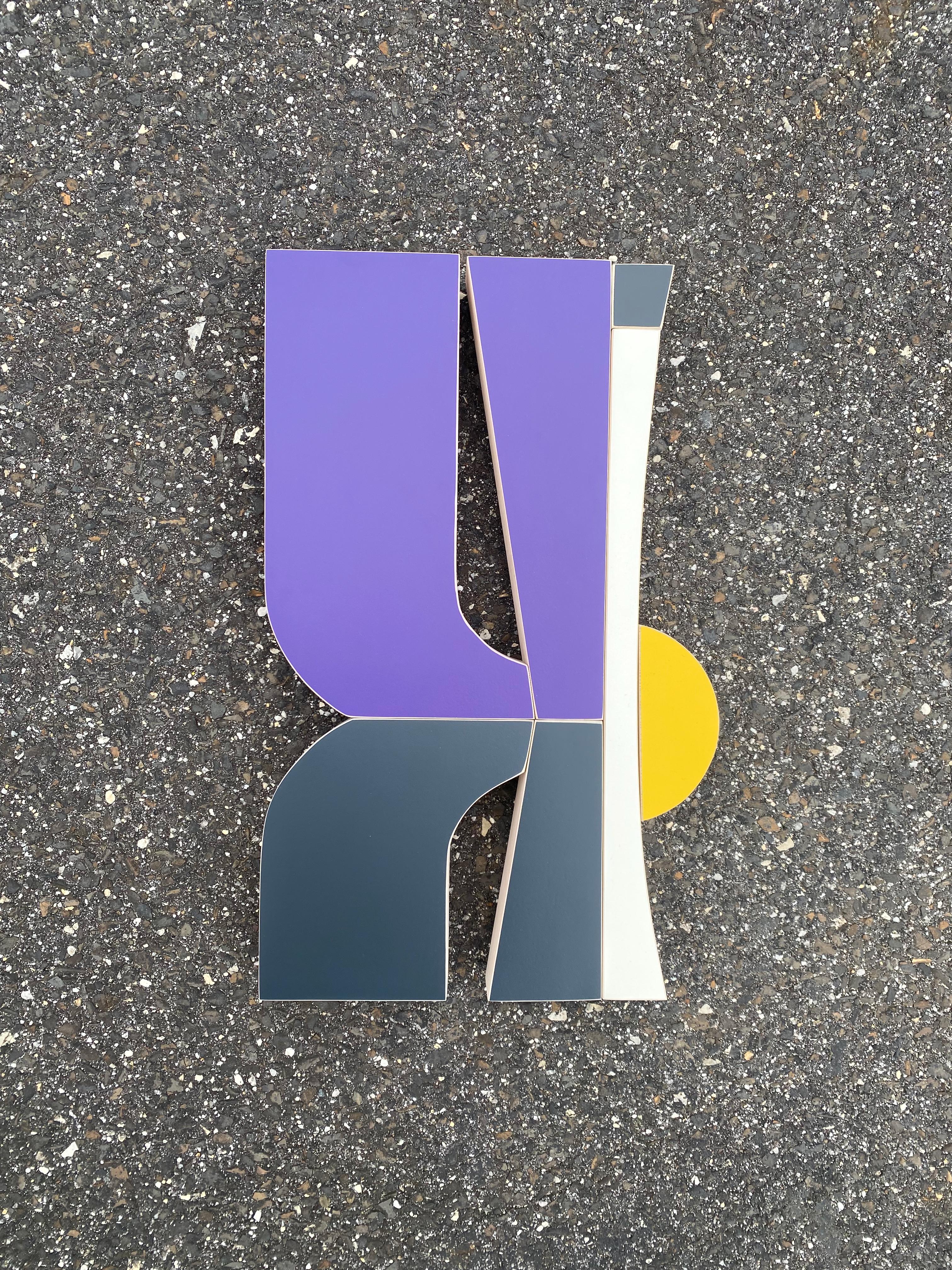 „Smoking“-Wandskulptur – Mid-Century Modern, blau, weiß, marineblau, gelb, Stella im Angebot 2