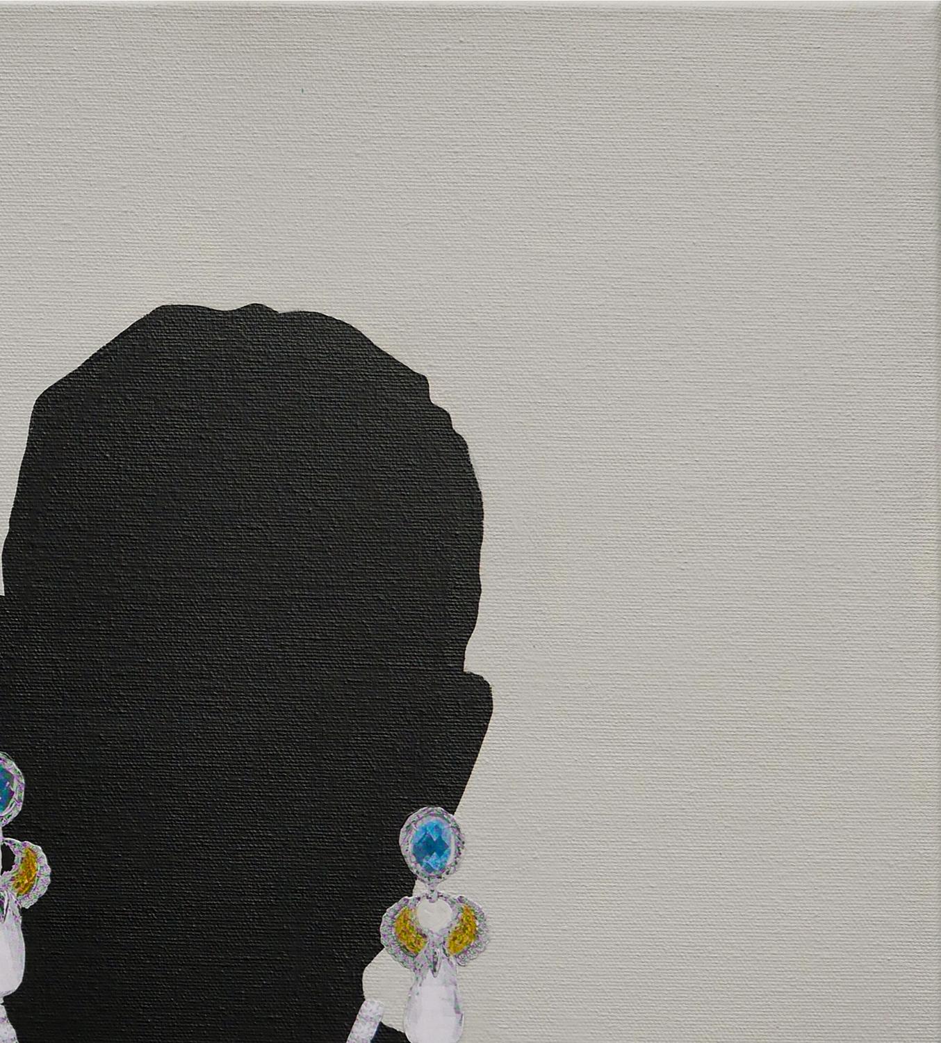 Graue, schwarze und weiße abstrakte zeitgenössische figurative Malerei des Künstlers Scott Woodard aus Houston, TX. Das Gemälde zeigt die Silhouette eines Mannes, der ein Paar gelbe und blaue Ohrringe und eine Fleur-de-lis-Kette trägt. Signiert,