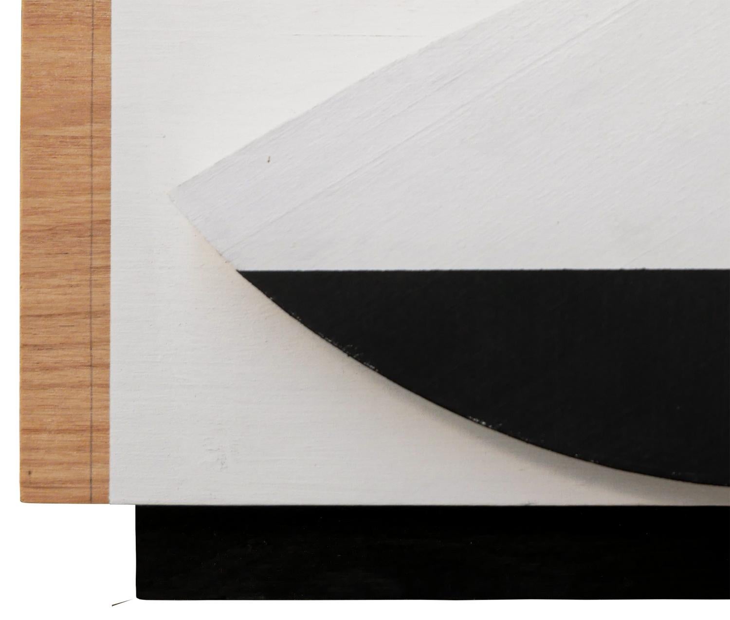 « Minimal Black & White 3 » - Sculpture en bois abstraite géométrique et minimaliste en vente 3