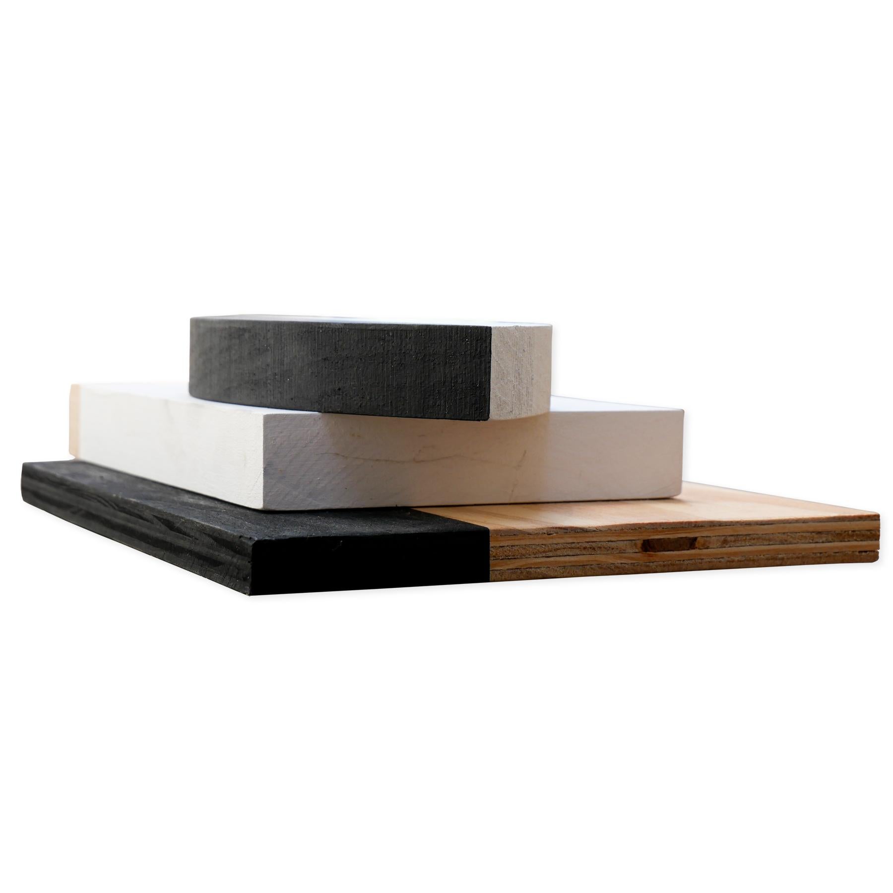 „Minimal Schwarz-Weiß 3“ Geometrische abstrakte minimalistische Holzskulptur im Angebot 3