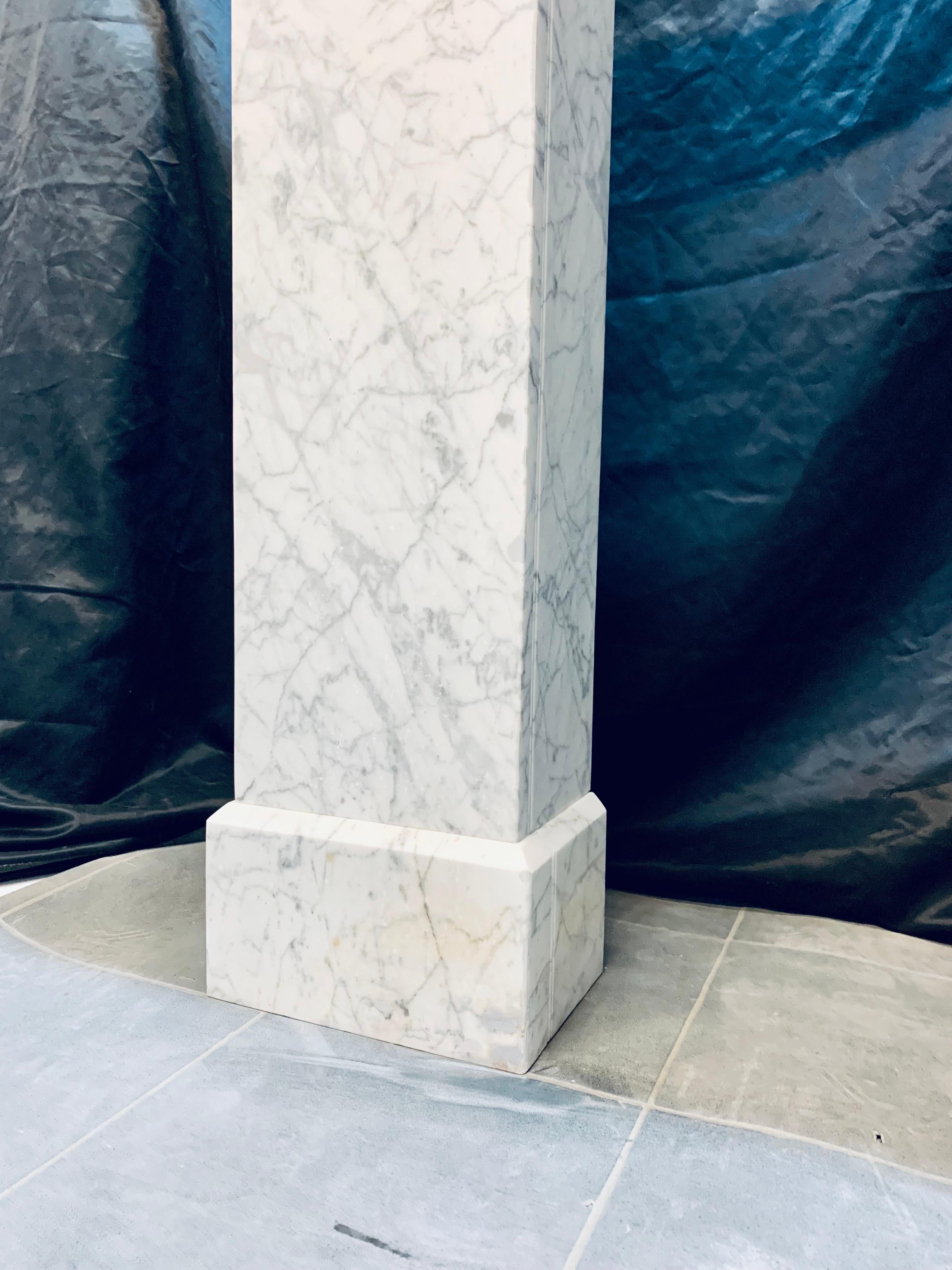 Scozzese Cornice per caminetto in marmo di Carrara con venature a matita, scozzese del XIX secolo, prima epoca vittoriana. in vendita