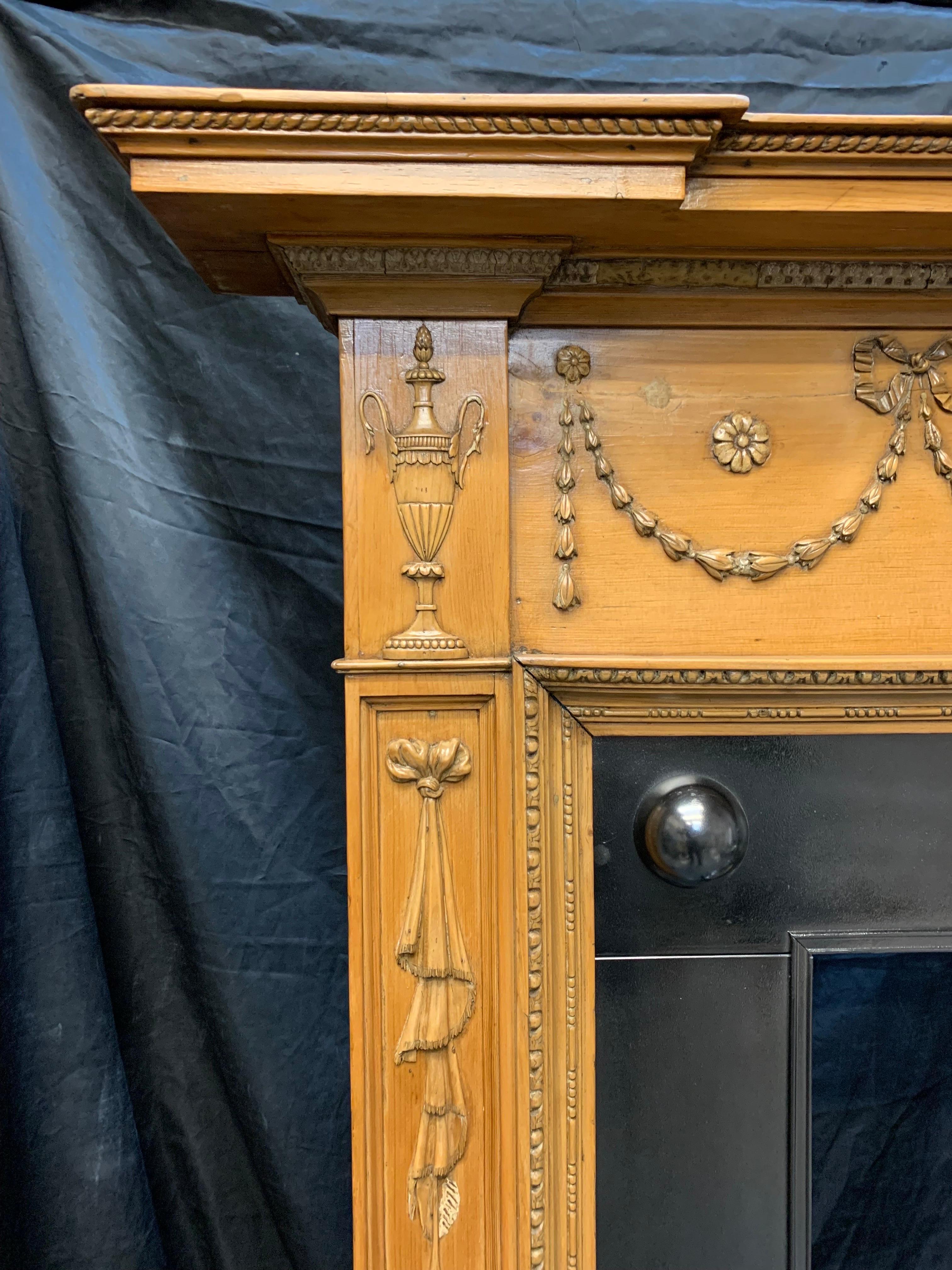 Scottish 19th Century Georgian Carved Pine Fireplace Surround.  In Good Condition For Sale In Edinburgh, GB
