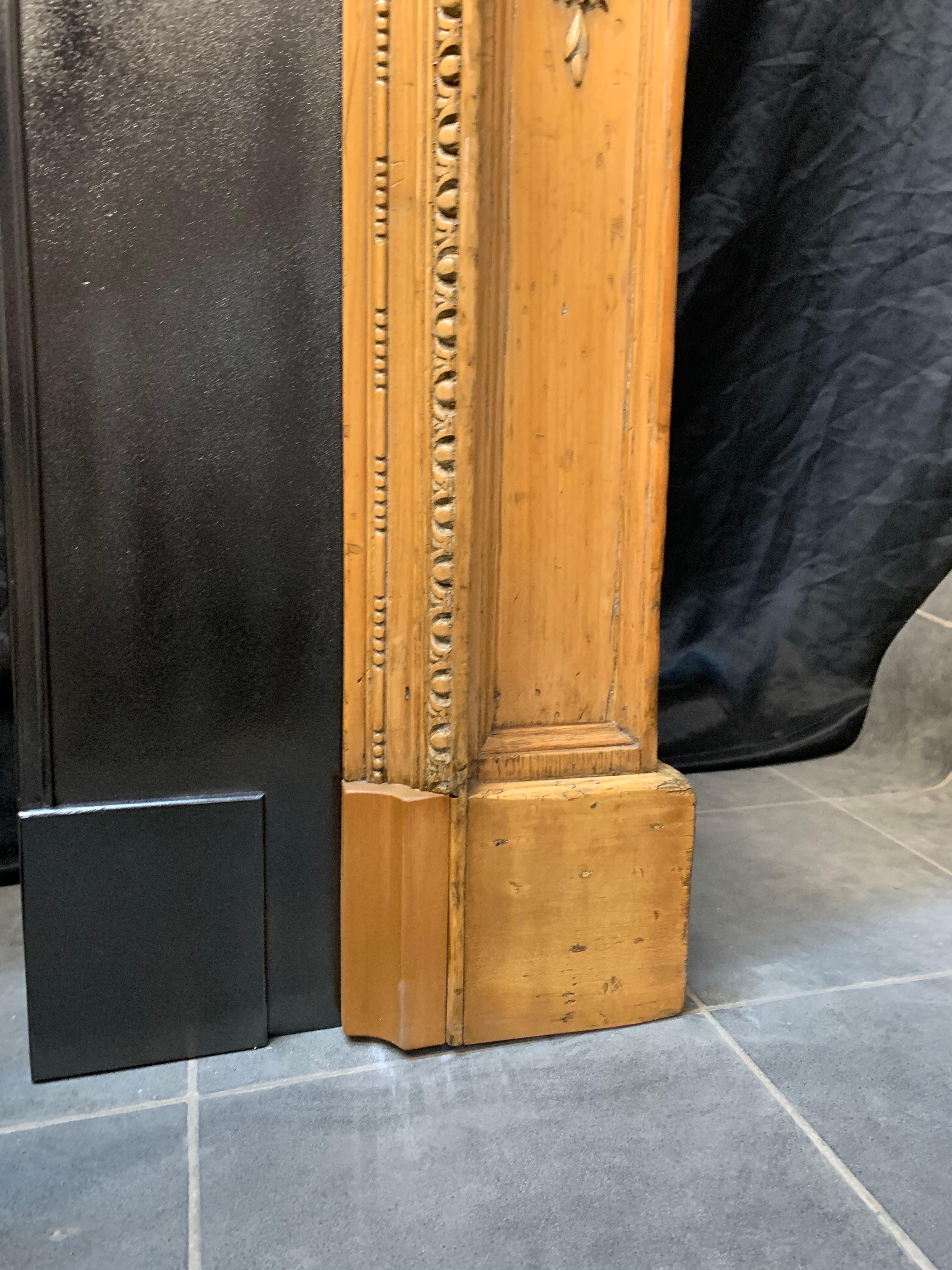 Scottish 19th Century Georgian Carved Pine Fireplace Surround.  For Sale 2