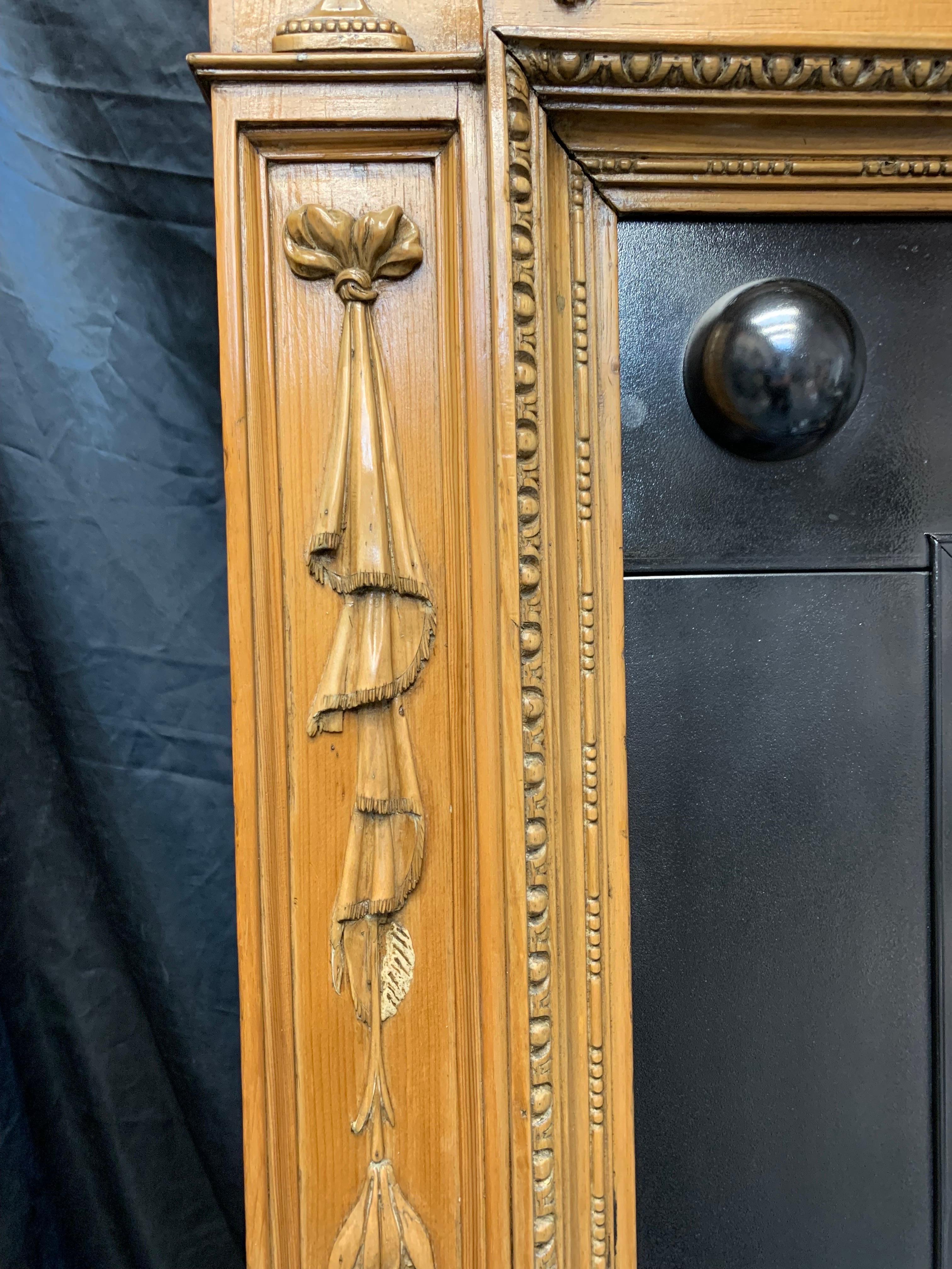 Scottish 19th Century Georgian Carved Pine Fireplace Surround.  For Sale 3