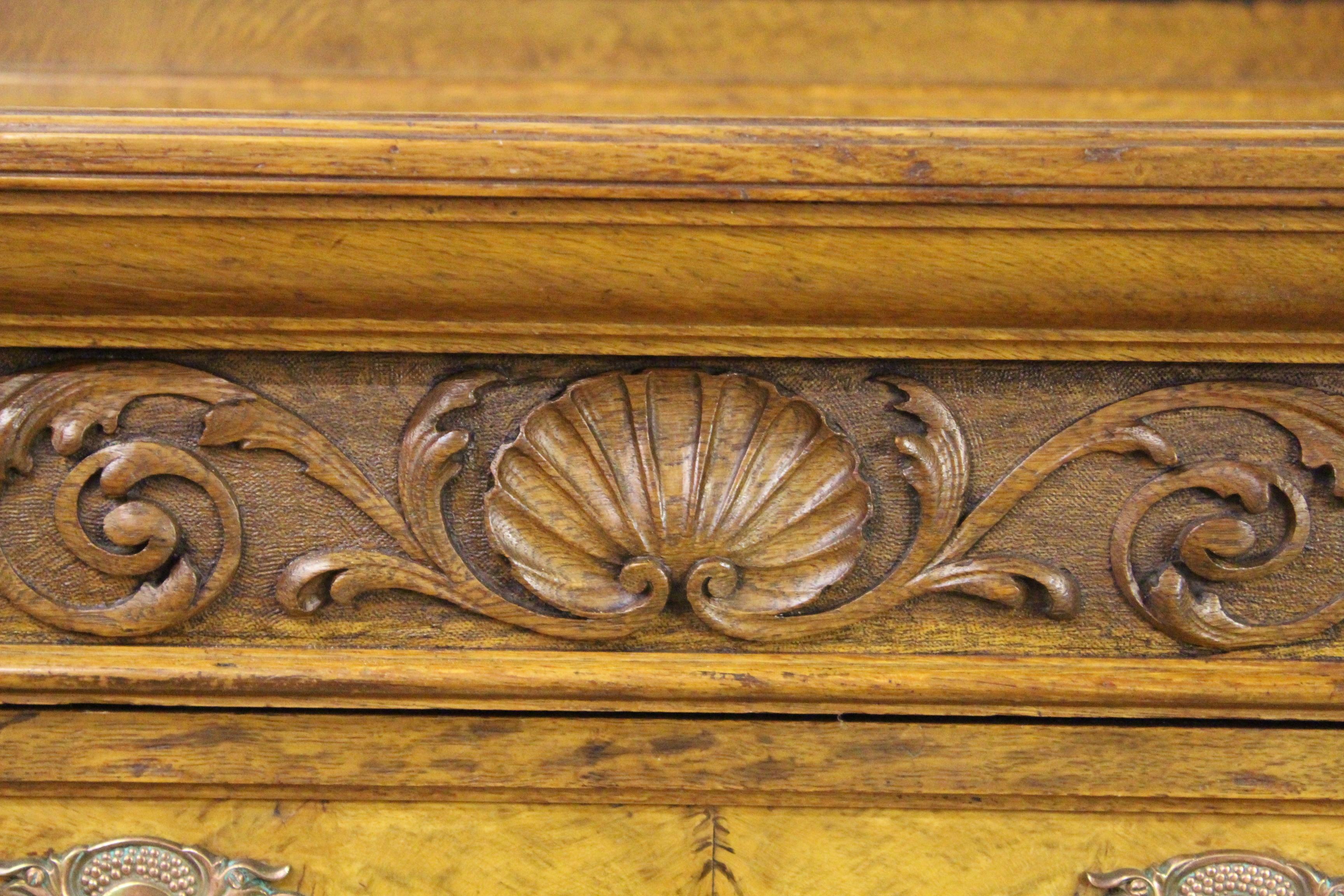 Scottish 19th Century Victorian Burr Walnut Sideboard For Sale 11
