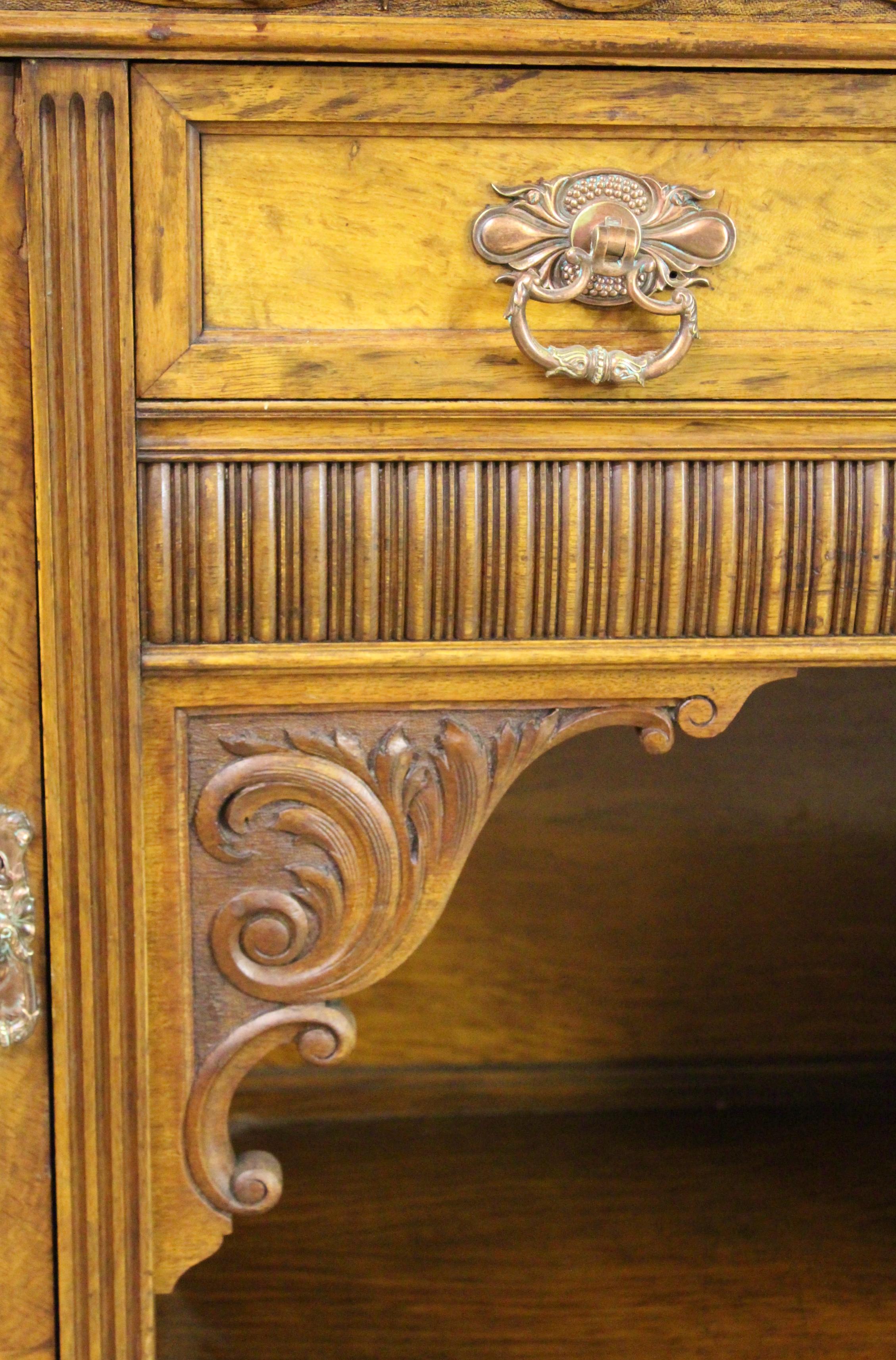 Scottish 19th Century Victorian Burr Walnut Sideboard For Sale 1