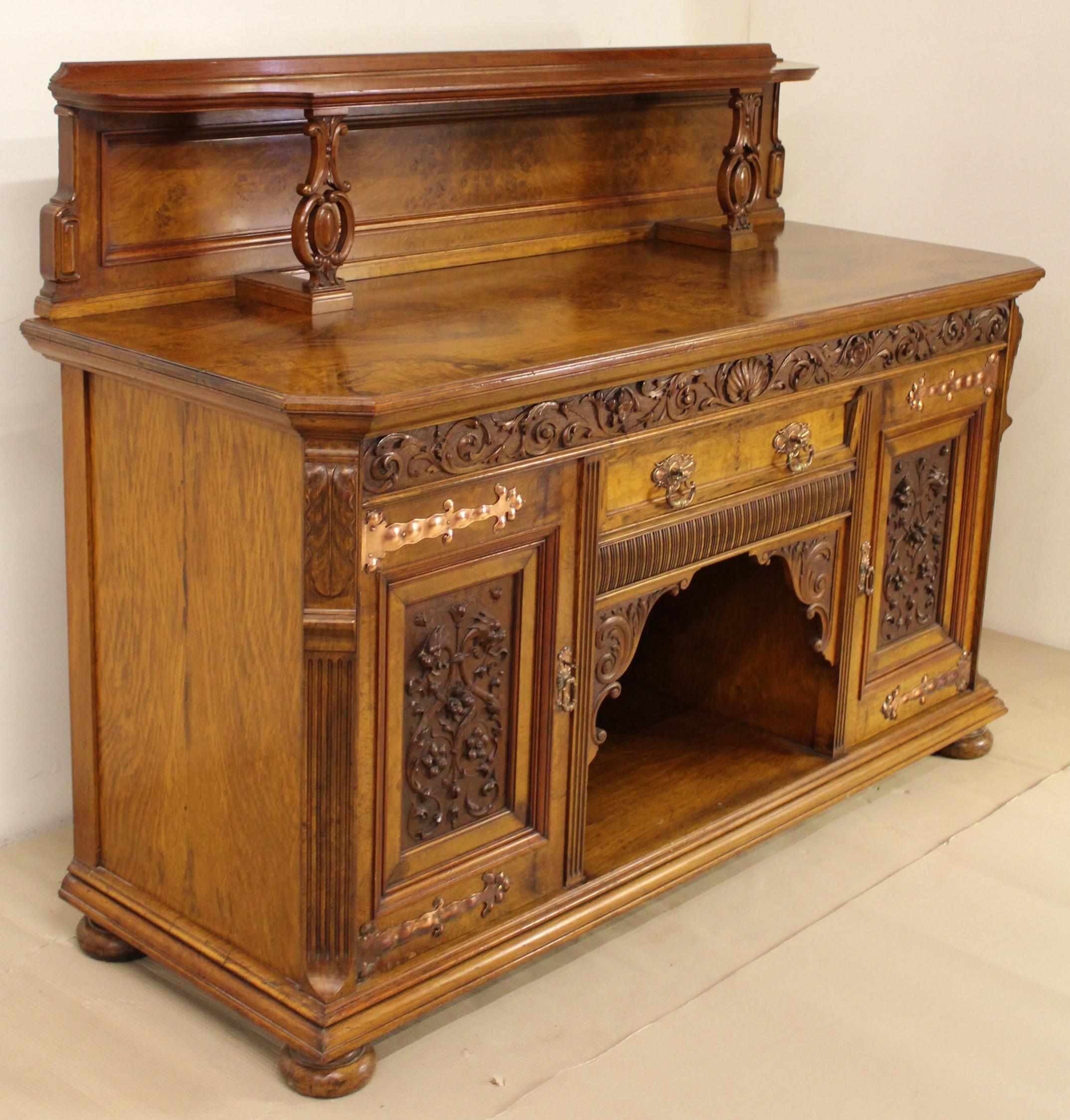 Scottish 19th Century Victorian Burr Walnut Sideboard For Sale 3