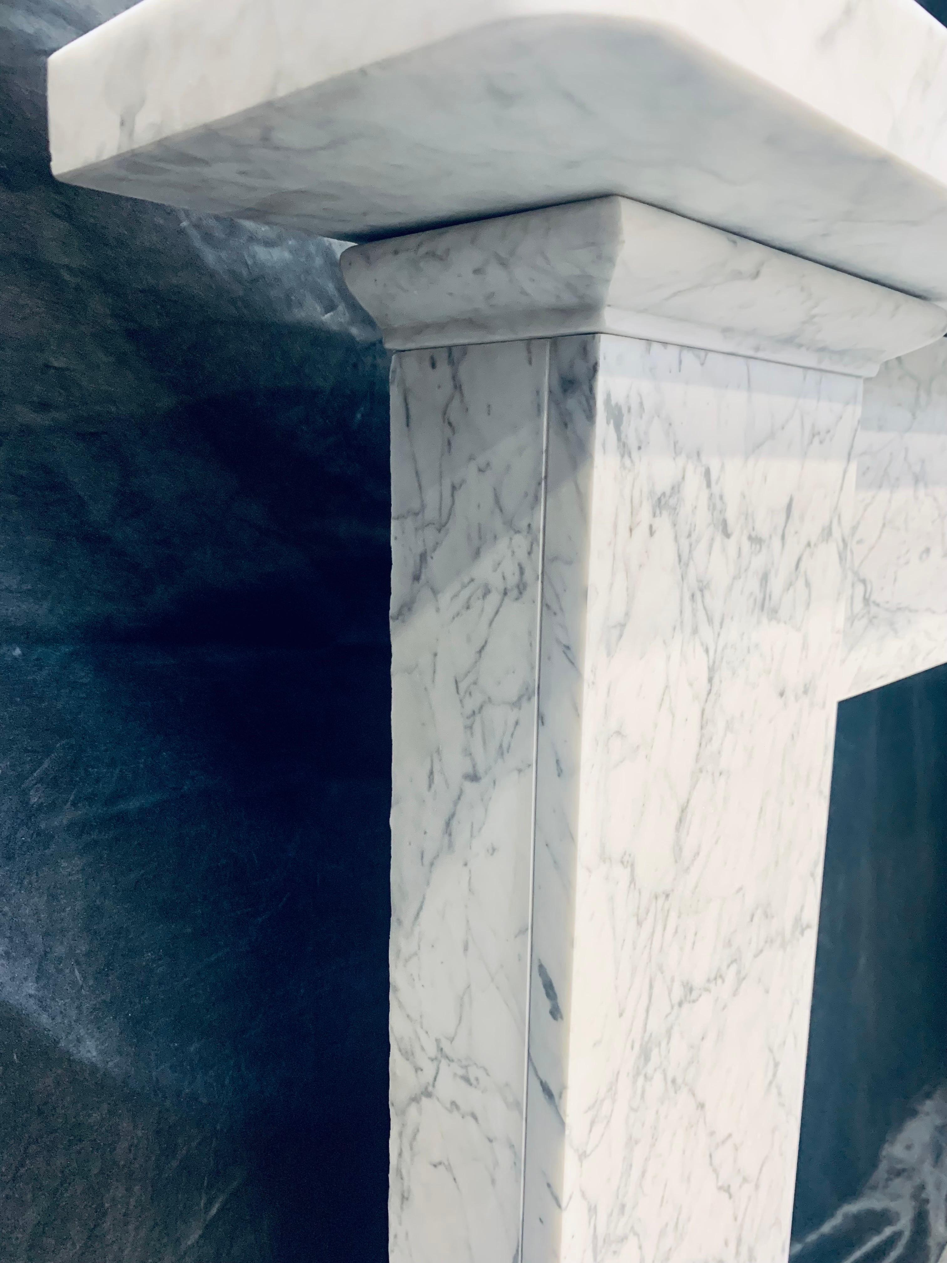 Fin du XIXe siècle Cheminée écossaise victorienne du 19ème siècle en marbre de Carrare en vente