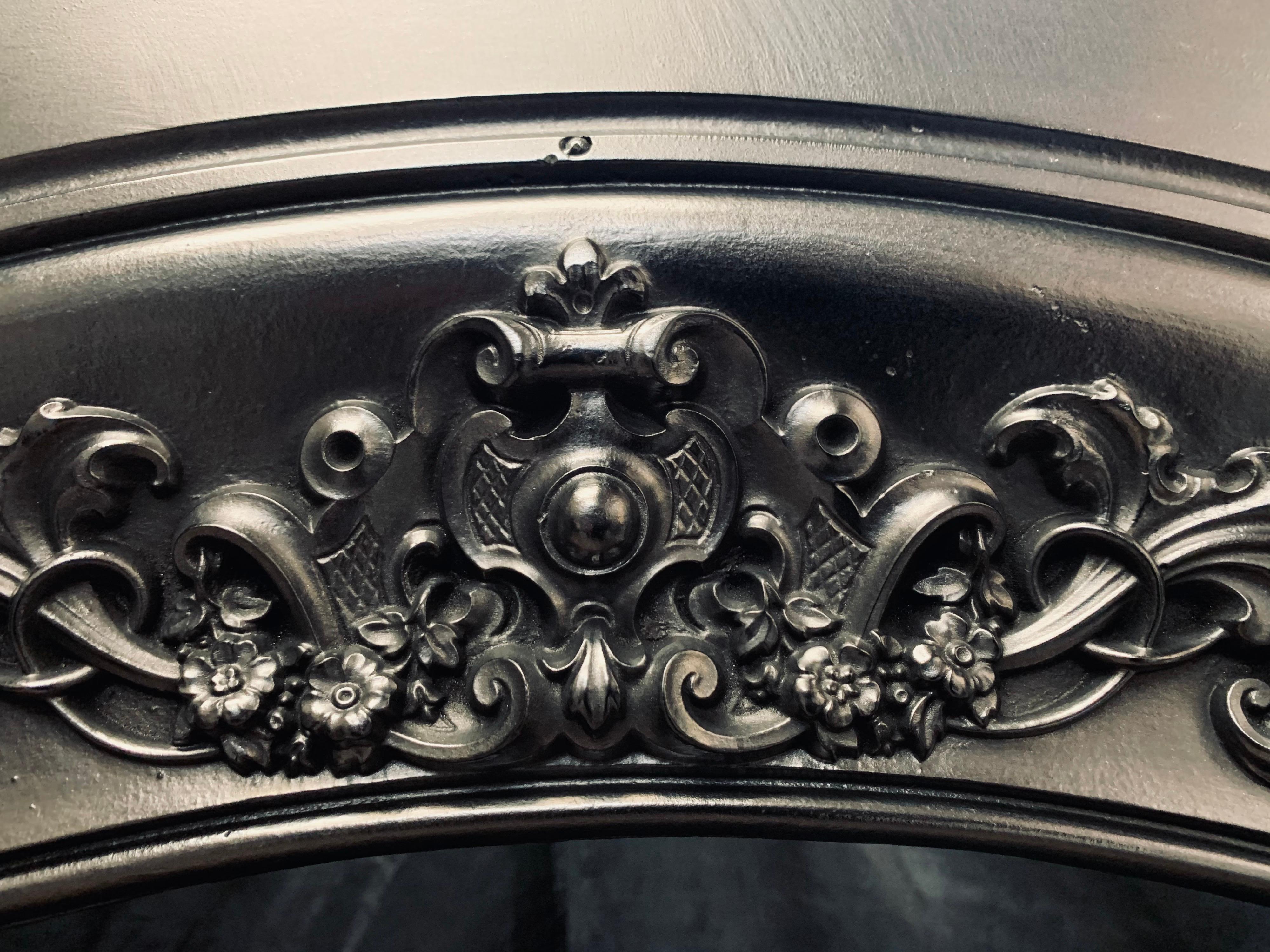 Scottish 19th Century Victorian Carron Cast Iron Arched Insert In Good Condition For Sale In Edinburgh, GB