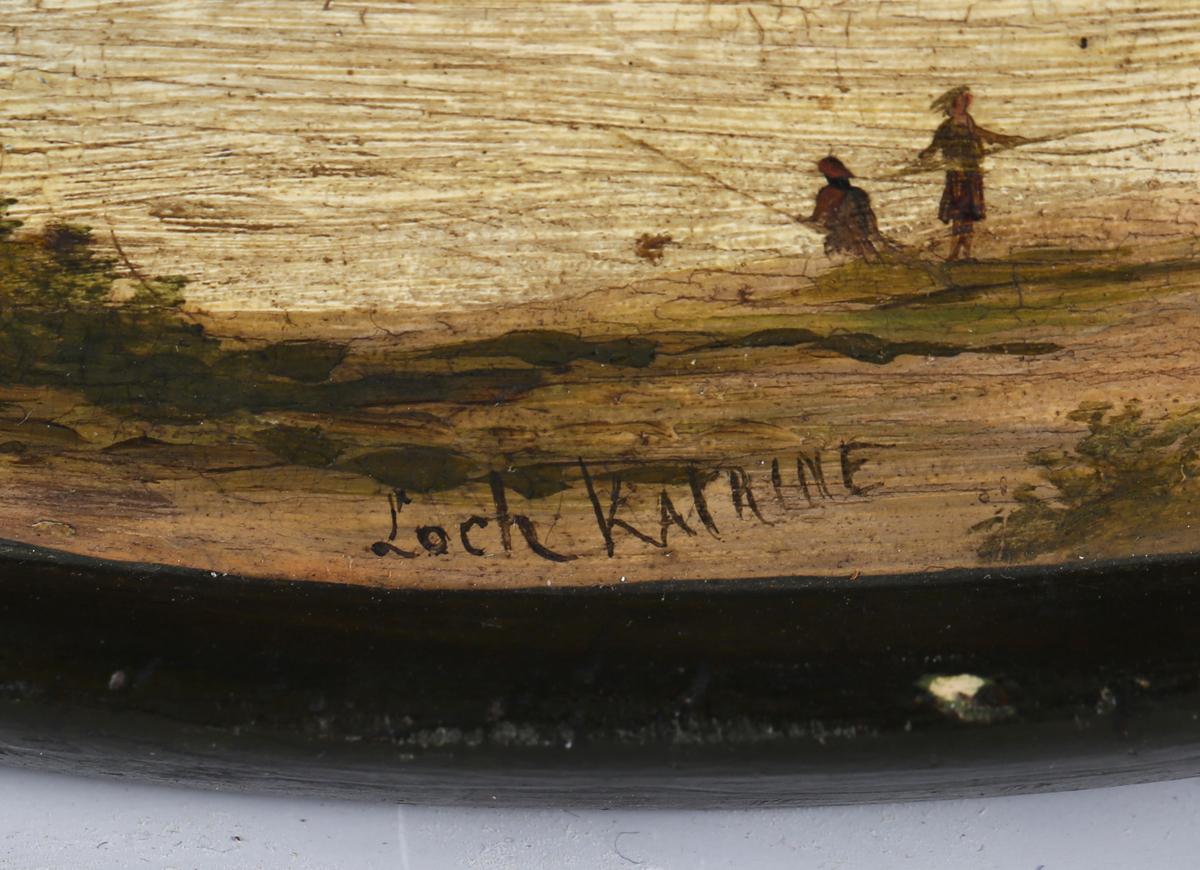 Peinture à l'huile écossaise ancienne ovale - Figures de pêcheurs Loch Katrine dans les Highlands - Victorien Painting par Scottish Antique