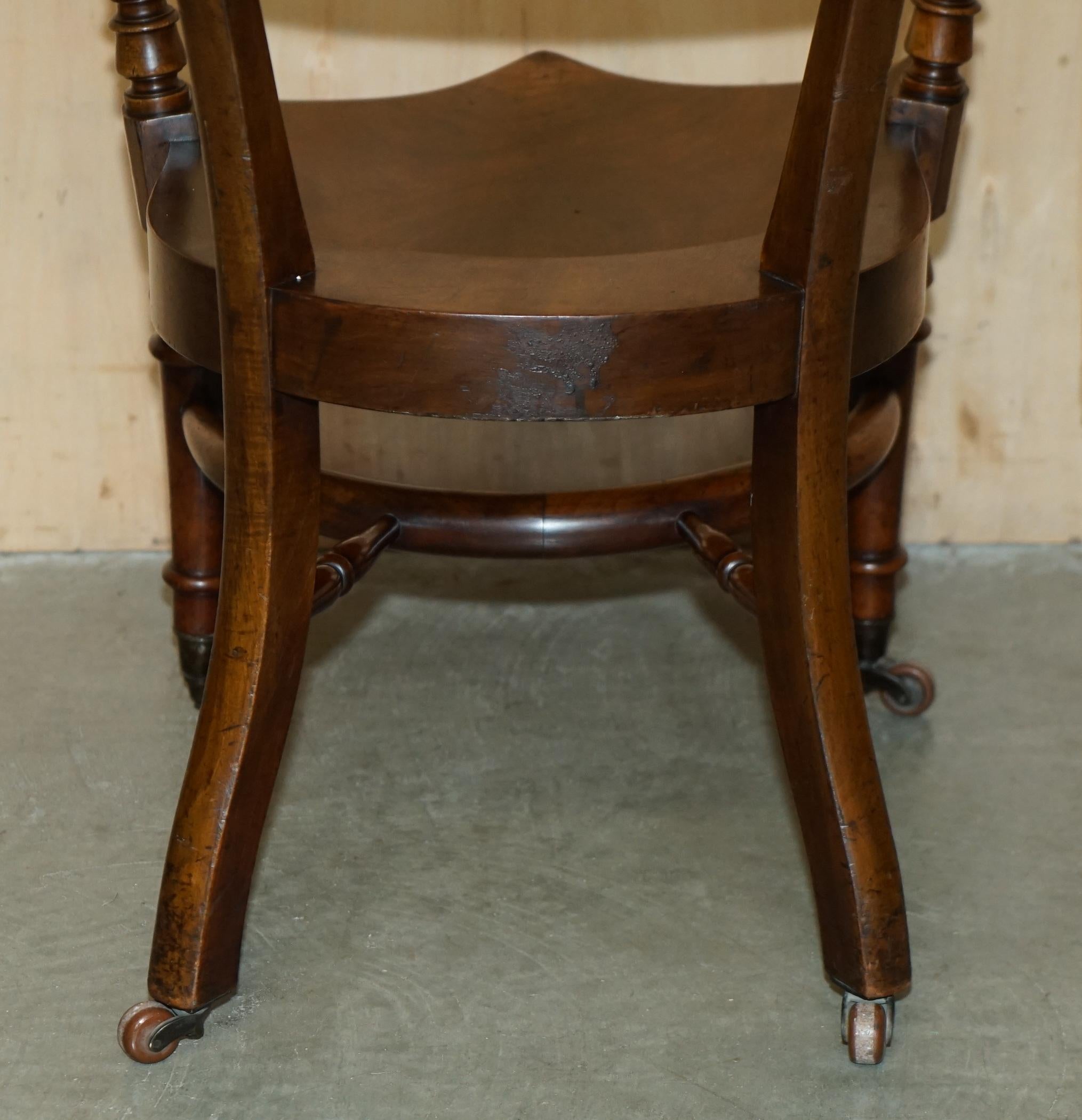 ANTIQUE SCOTTISH ViCTORIAN 1880 CHESTERFIELD CAPTAINS CHAIR EN BOIS DUR ET CUIR en vente 8