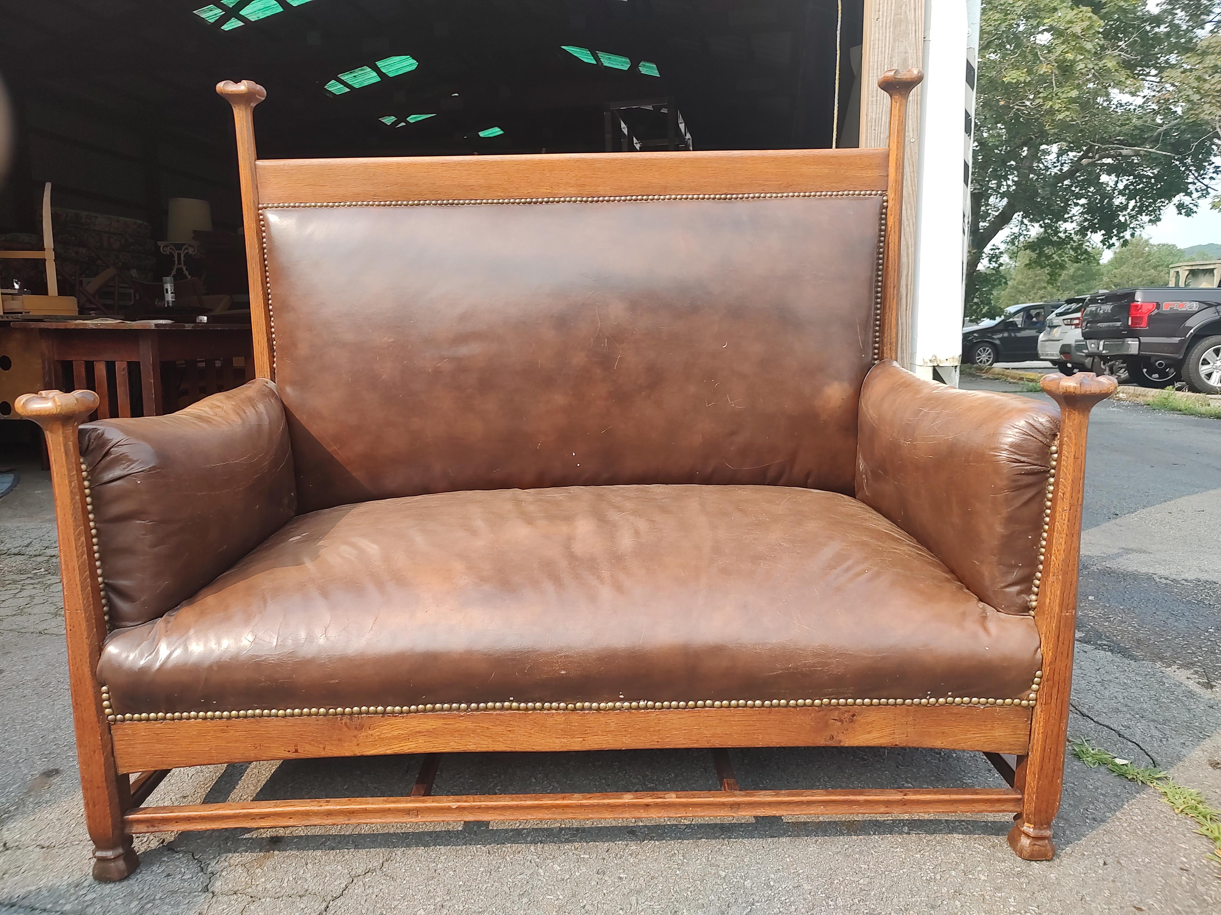 Scottish Arts & Crafts Leather and Oak Loveseat attributed to Wylie & Lochhead For Sale 5