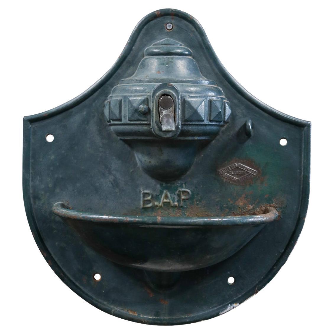 Scottish Cast Iron Garden Wall Fountain en vente