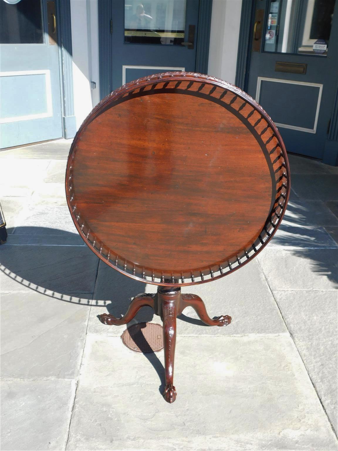 Scottish Chippendale Cuban Mahogany Tea Table with Circular Gallery, Circa 1760 In Good Condition For Sale In Hollywood, SC