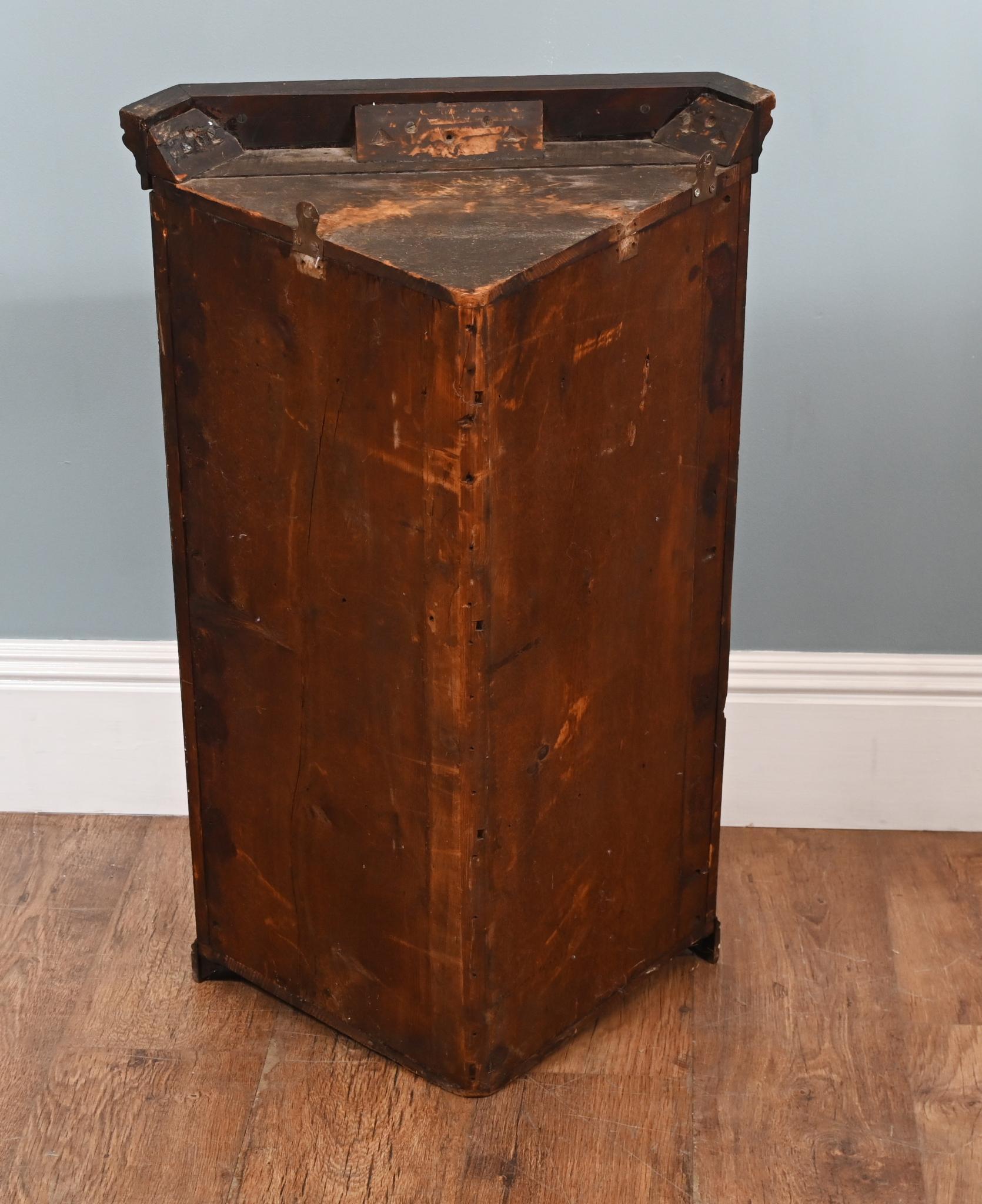 You are viewing a collectable hanging glass fronted corner cabinet
Reclaimed shop fitting originally in Stewart and Christie kilt shop in Edinburgh
Great piece, would work well in a kitchen
Please contact us if you have any other questions
Offered