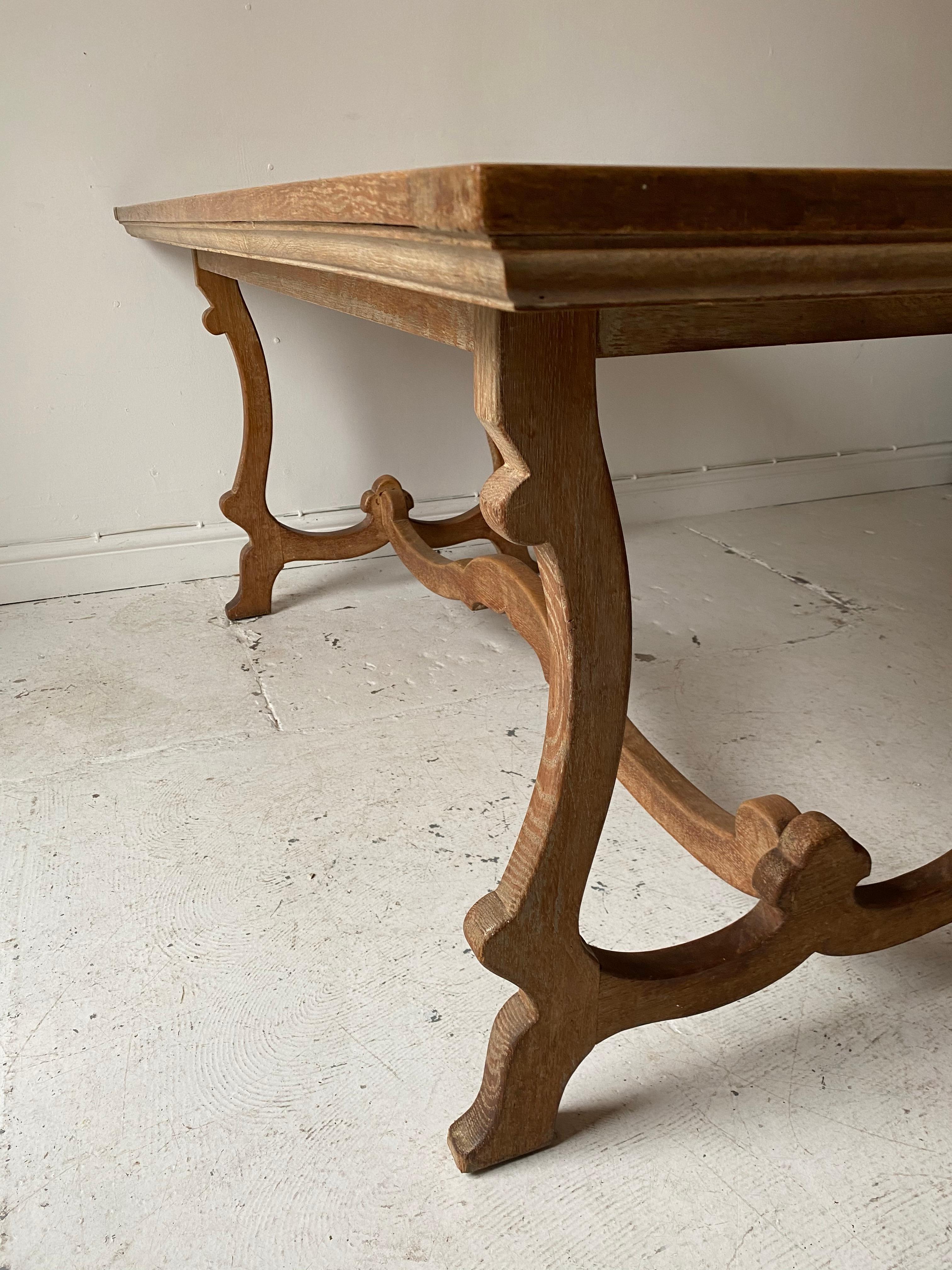 Scottish Dining Room Table in Limed Oak, circa 1900 2