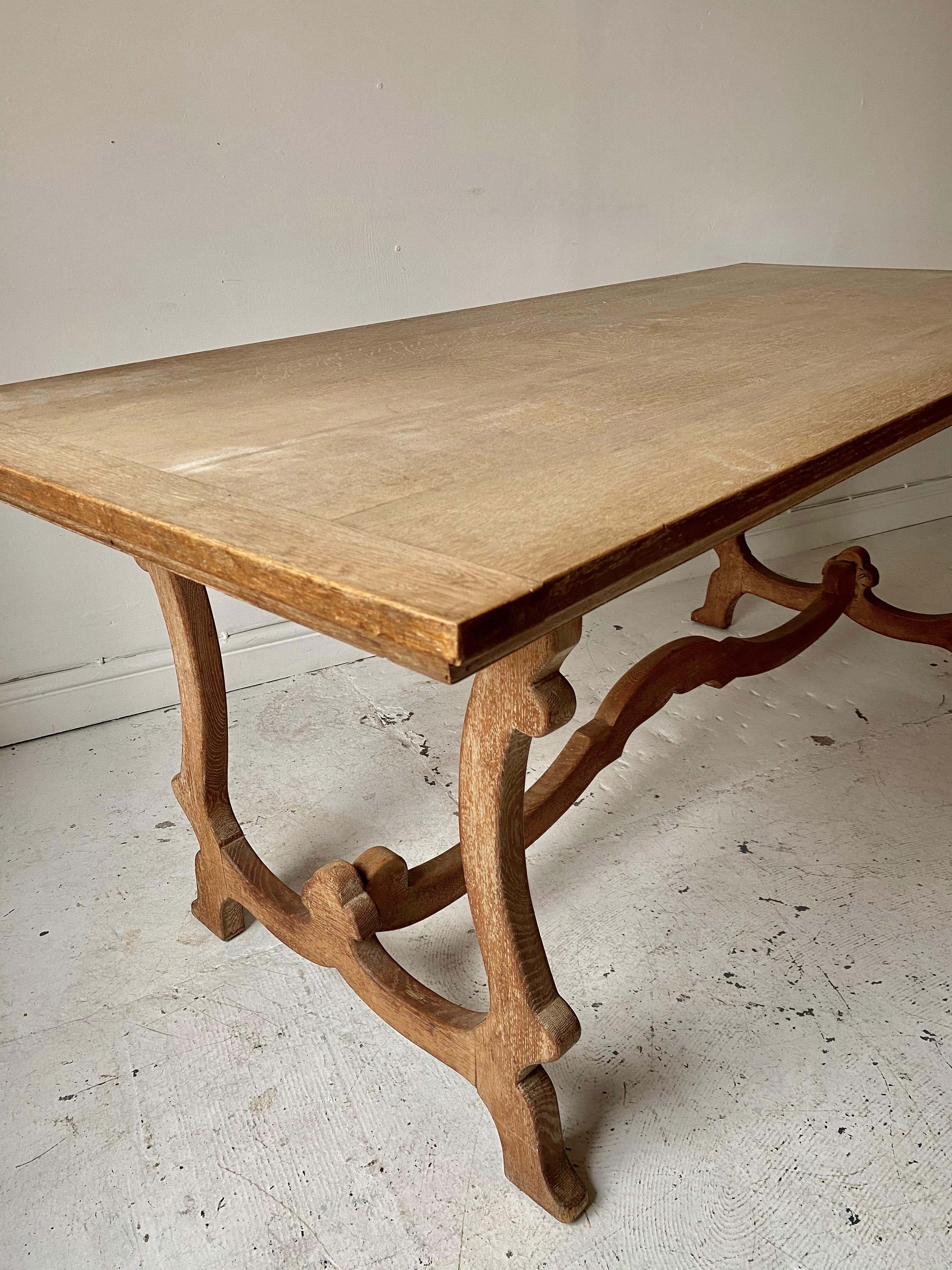 Scottish Dining Room Table in Limed Oak, circa 1900 4