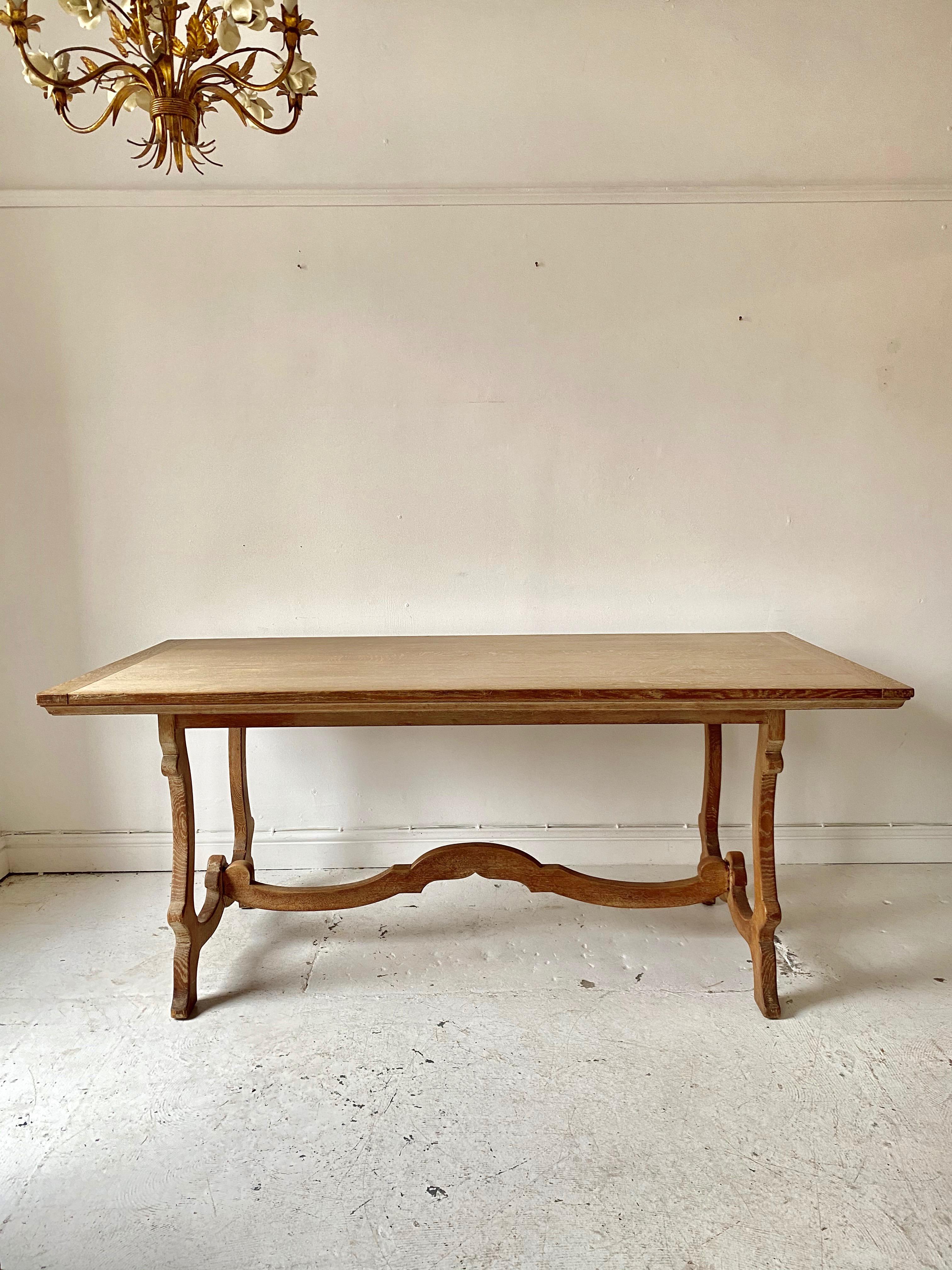 Scottish Dining Room Table in Limed Oak, circa 1900 5