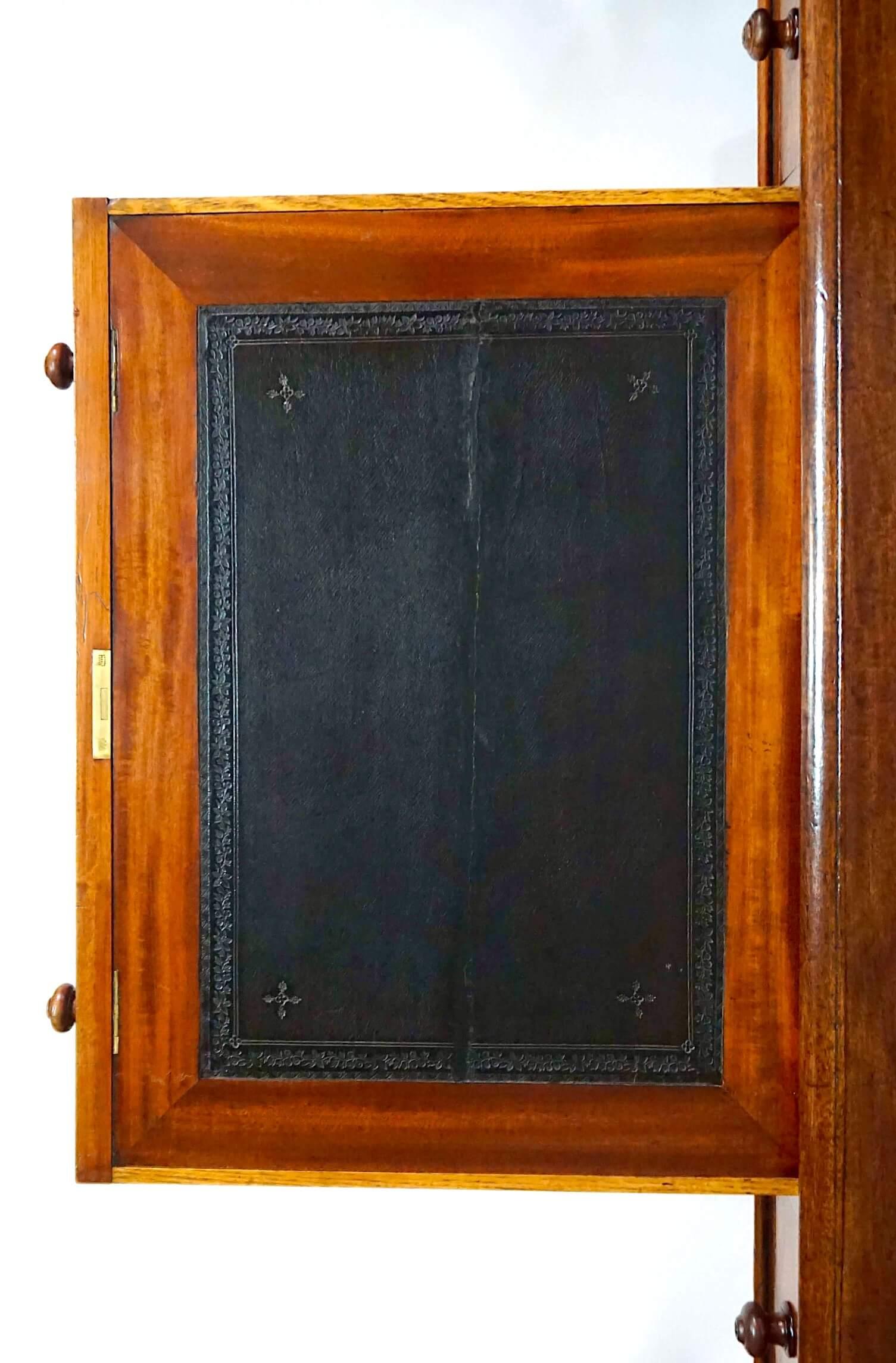 Scottish Double-Sided Mahogany Library Table of Large Scale, circa 1875 For Sale 4