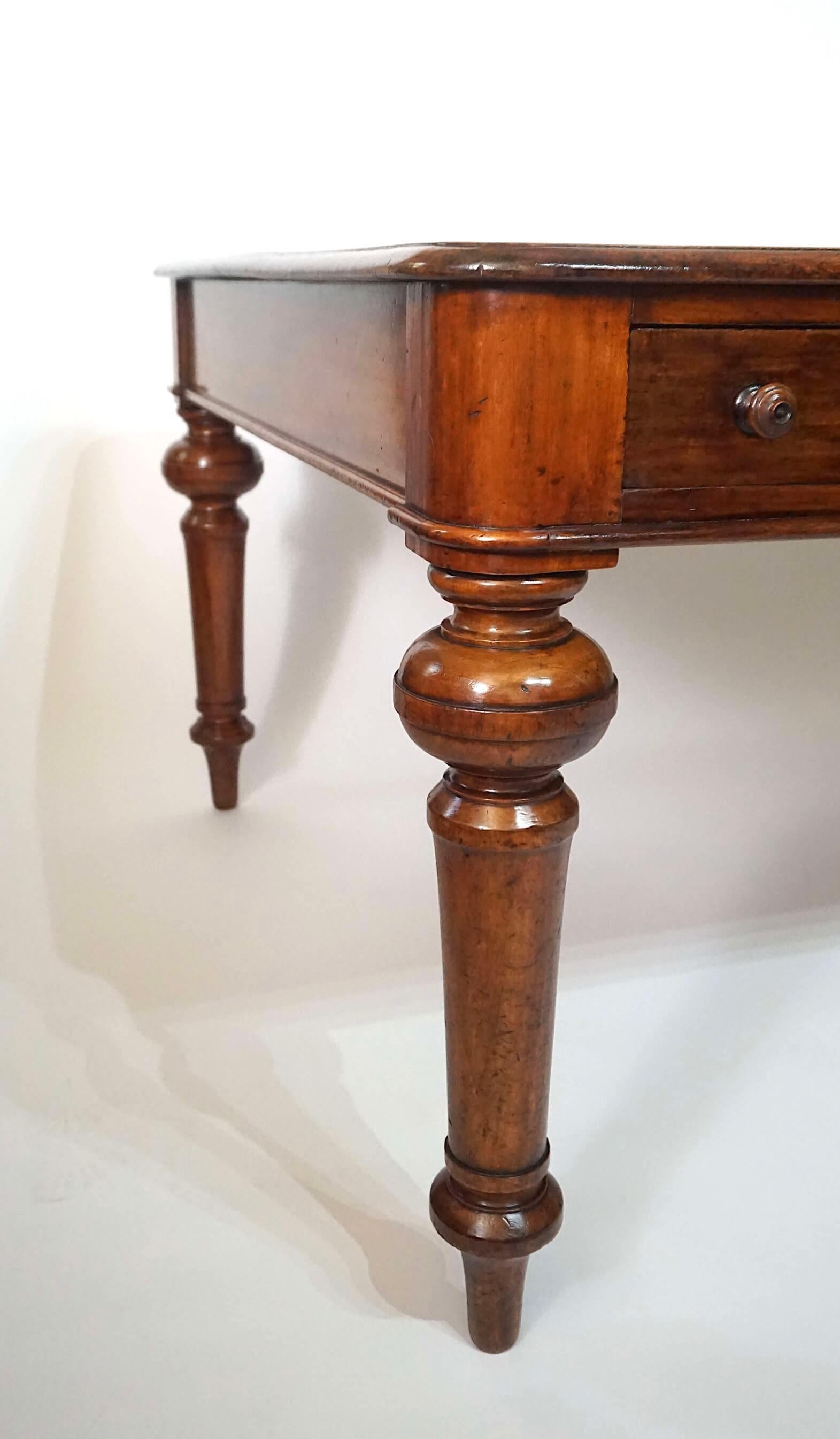 Scottish Double-Sided Mahogany Library Table of Large Scale, circa 1875 For Sale 6