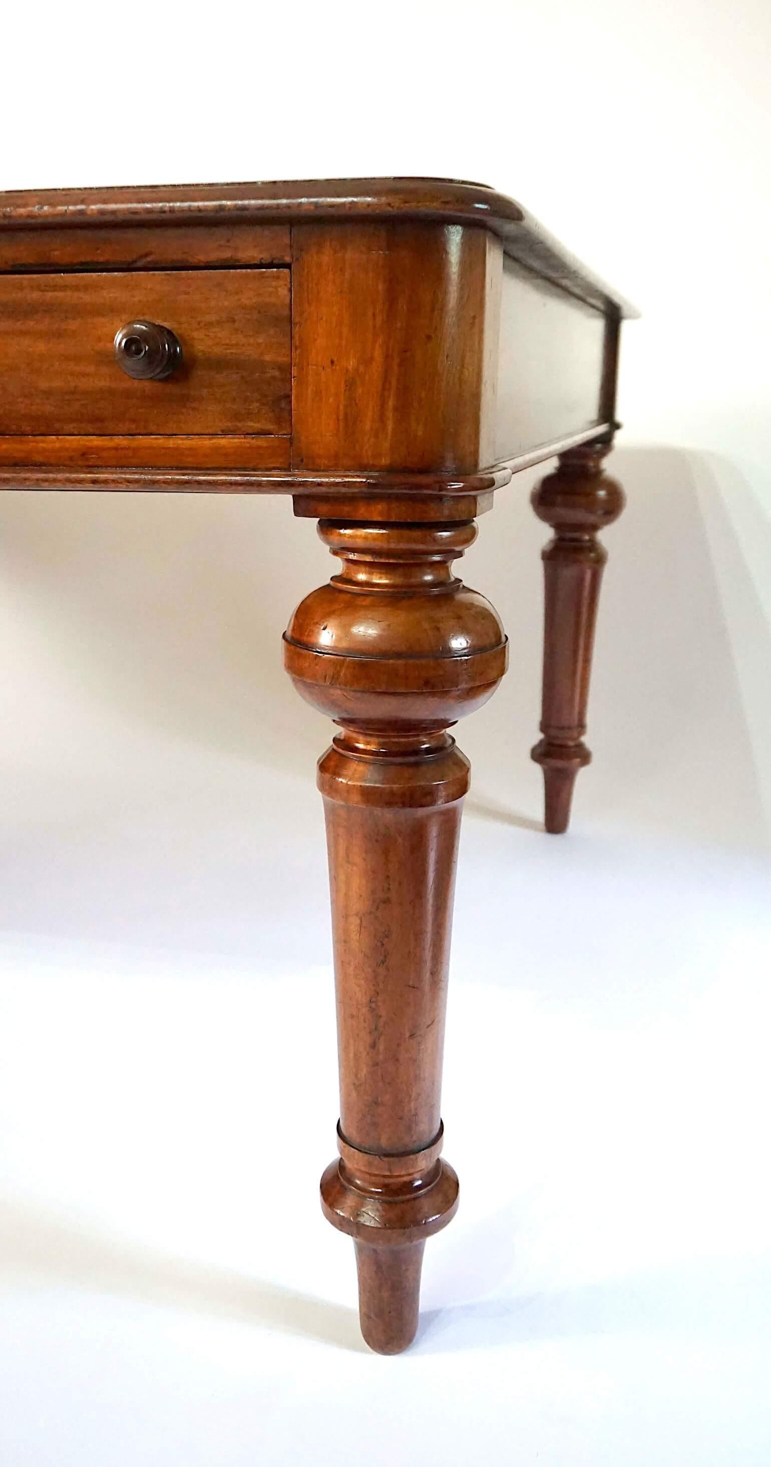 Scottish Double-Sided Mahogany Library Table of Large Scale, circa 1875 For Sale 7