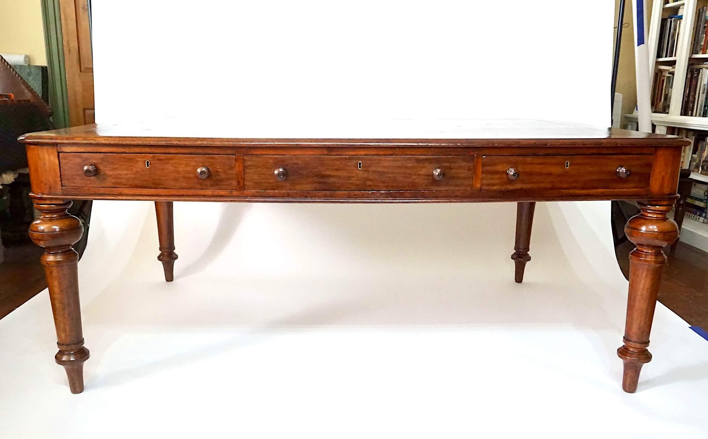 Victorian Scottish Double-Sided Mahogany Library Table of Large Scale, circa 1875 For Sale