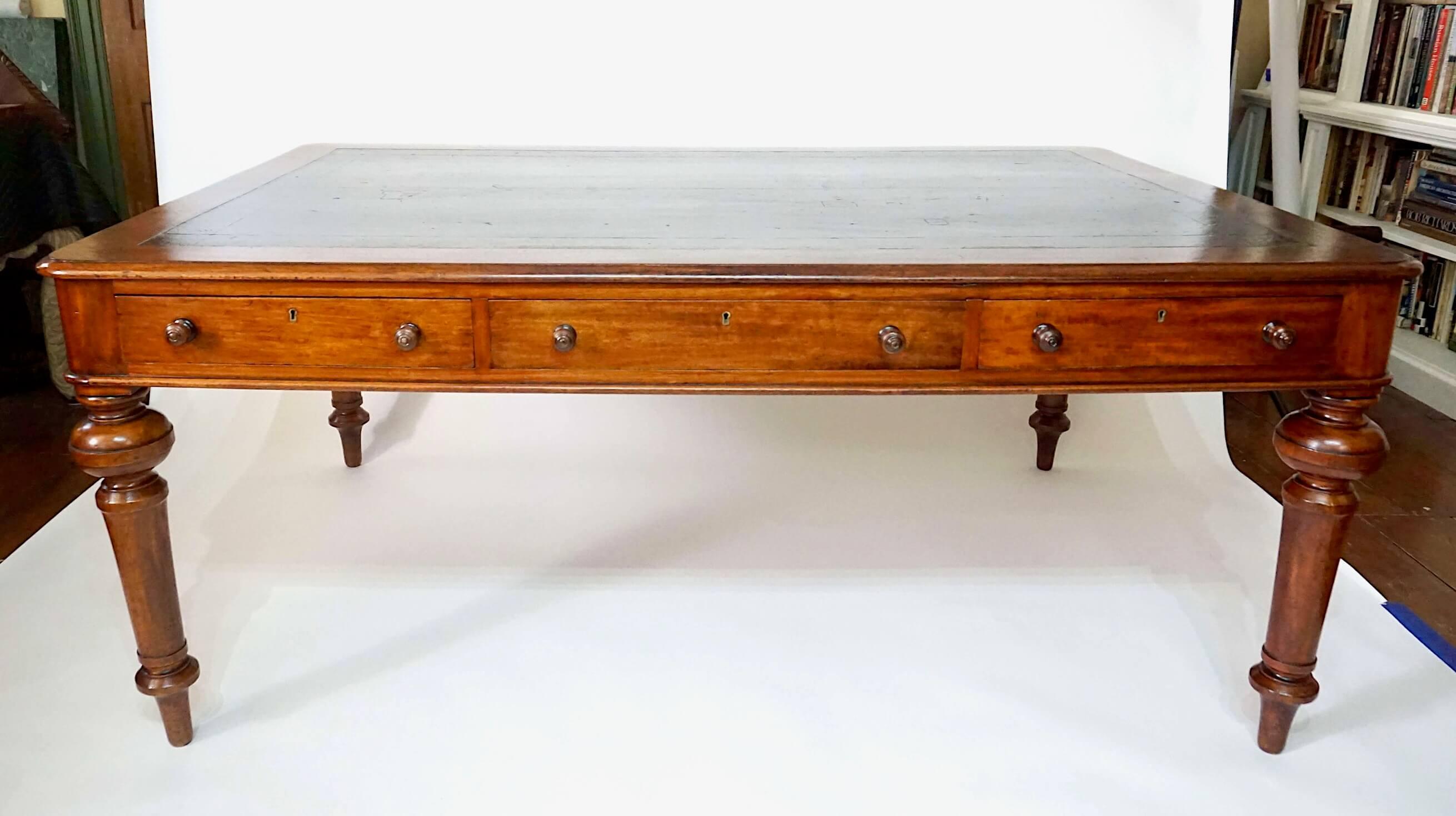 Hand-Crafted Scottish Double-Sided Mahogany Library Table of Large Scale, circa 1875 For Sale