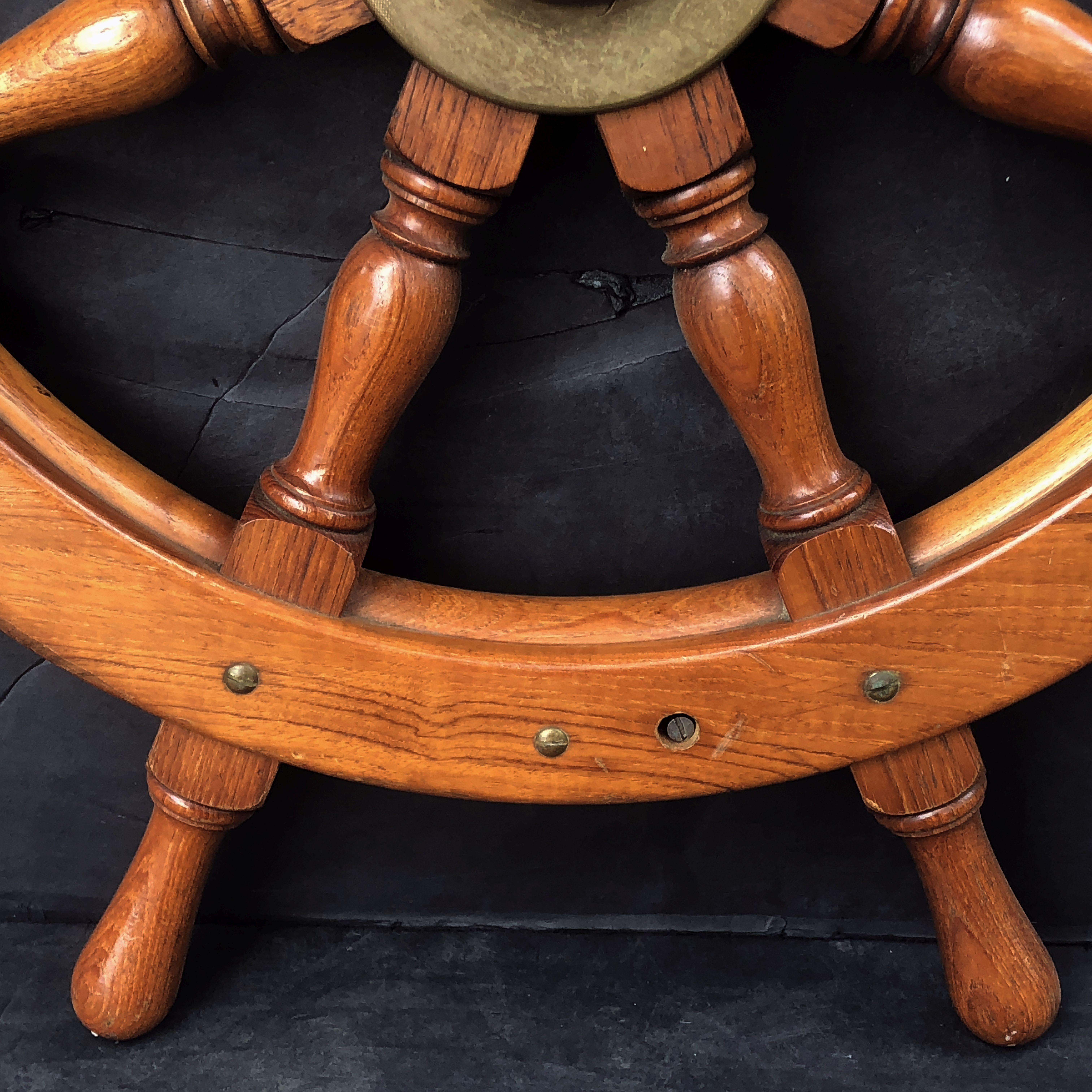 Scottish Eight-Spoke Ship's Wheel of Mahogany and Brass In Good Condition In Austin, TX