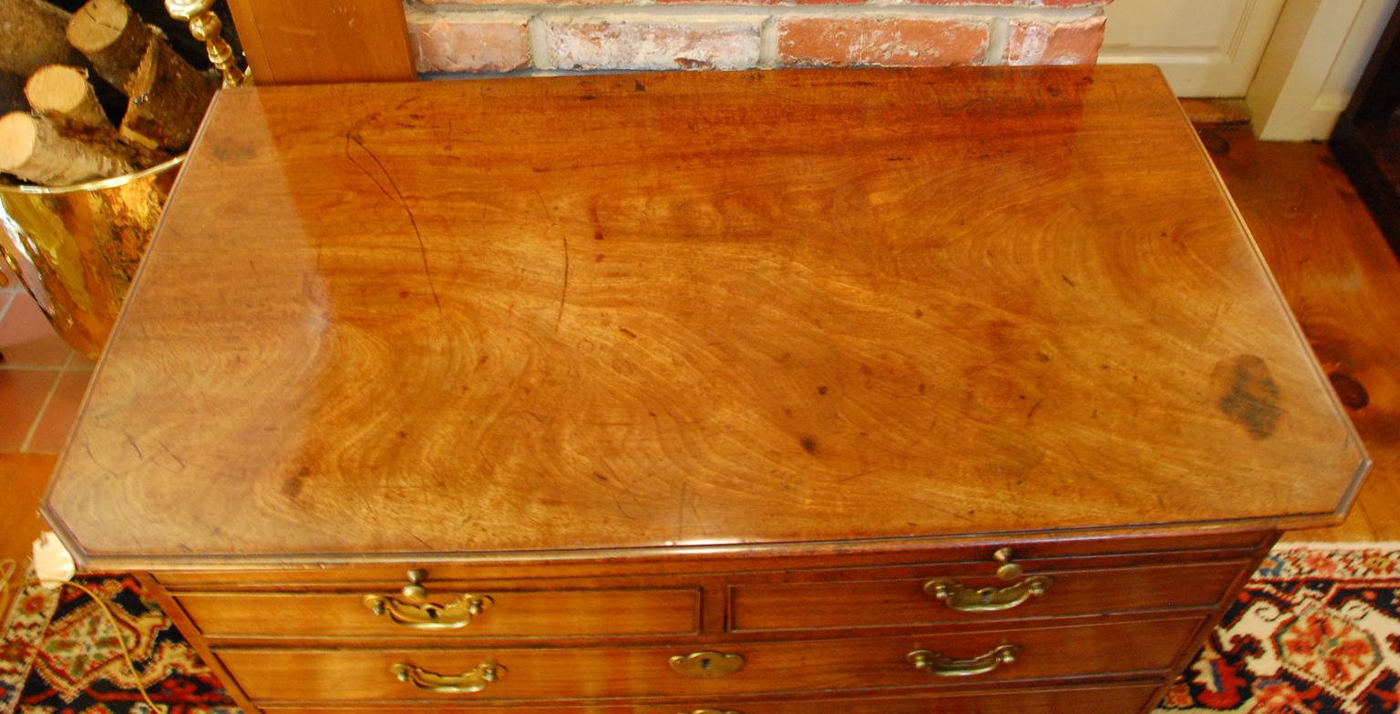 18th Century Scottish Georgian Chippendale Mahogany Chest of Drawers with Dressing Slide