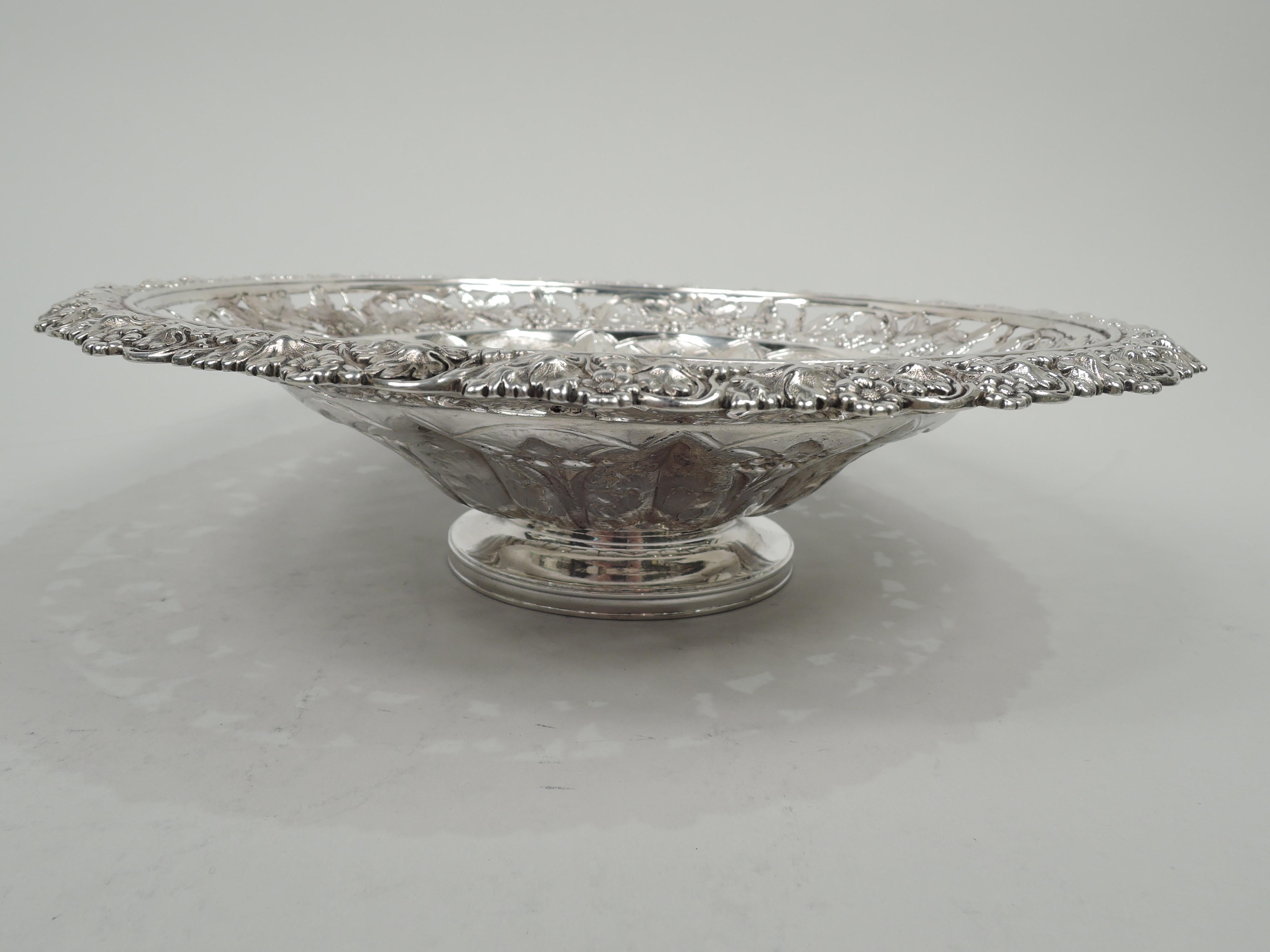 George IV sterling silver bowl. Made by Elder & Co. in Edinburgh in 1831. Round with tapering sides and raised round foot. Scalloped frames with chased leaf and flower border on stippled ground, surmounted by open fruiting grapevine border; cast