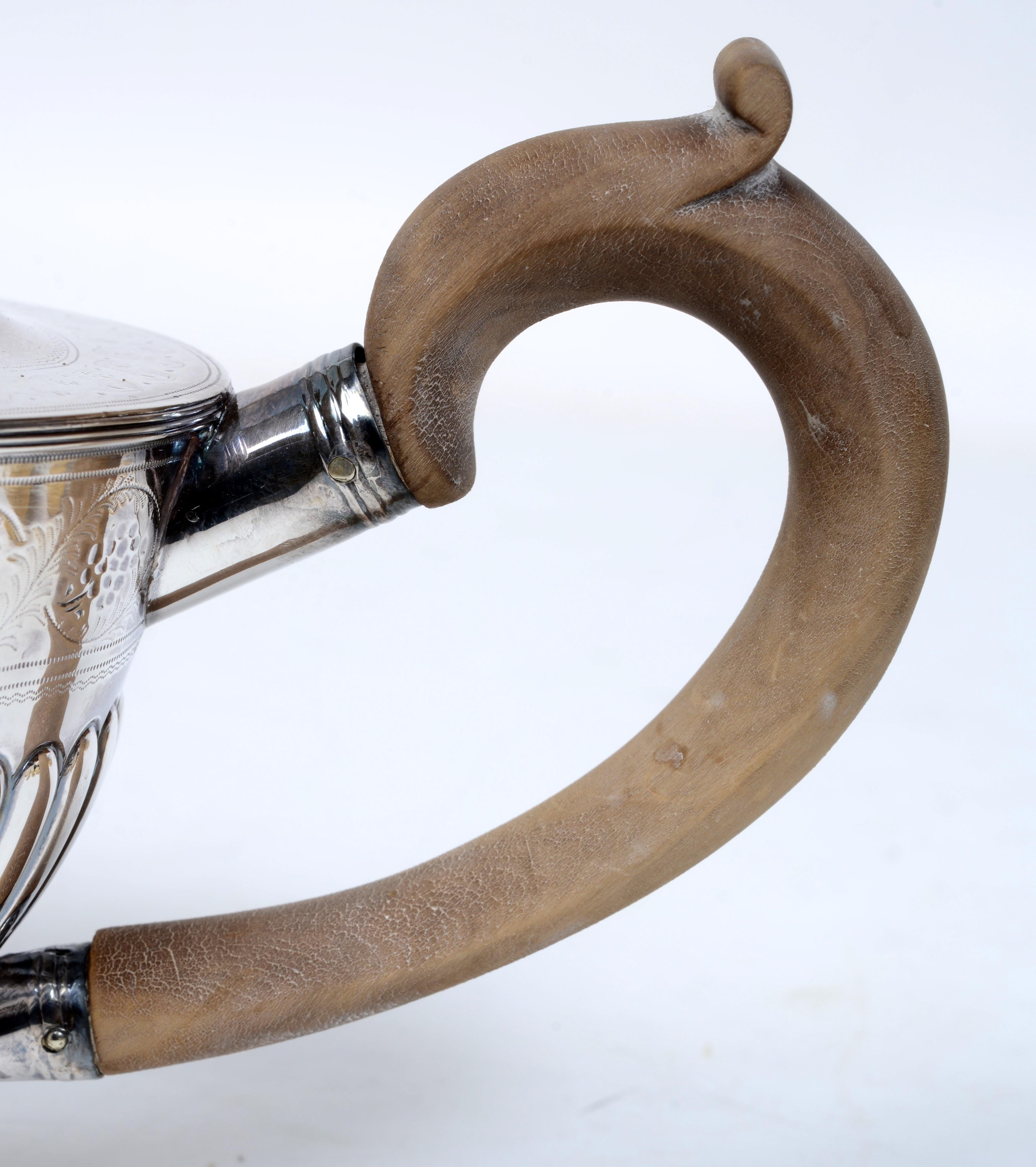 George III Théière écossaise en sterling de style géorgien par Alexander Gardner & Co, Édimbourg vers 1800 en vente