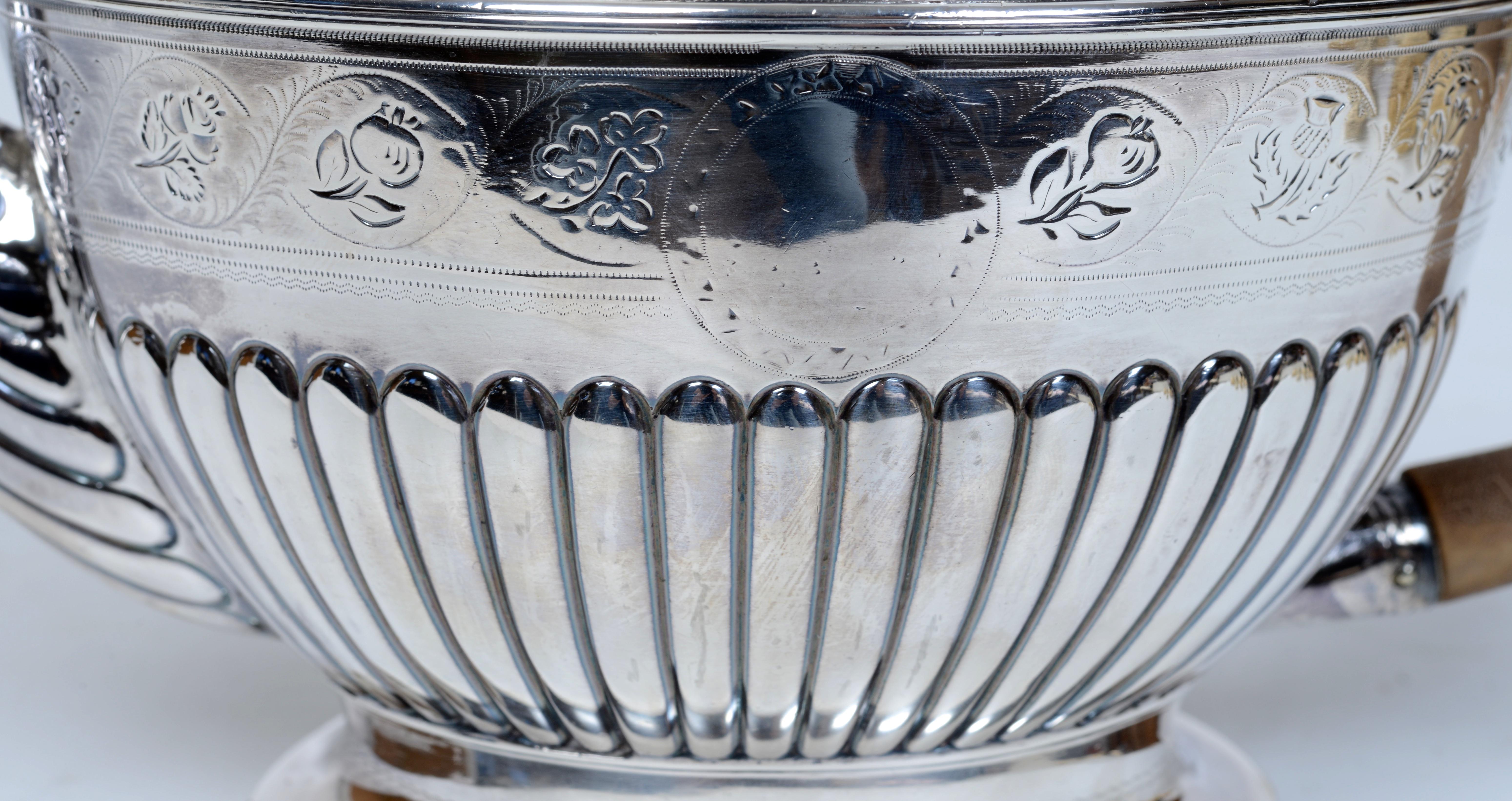 Théière écossaise en sterling de style géorgien par Alexander Gardner & Co, Édimbourg vers 1800 Excellent état - En vente à valatie, NY