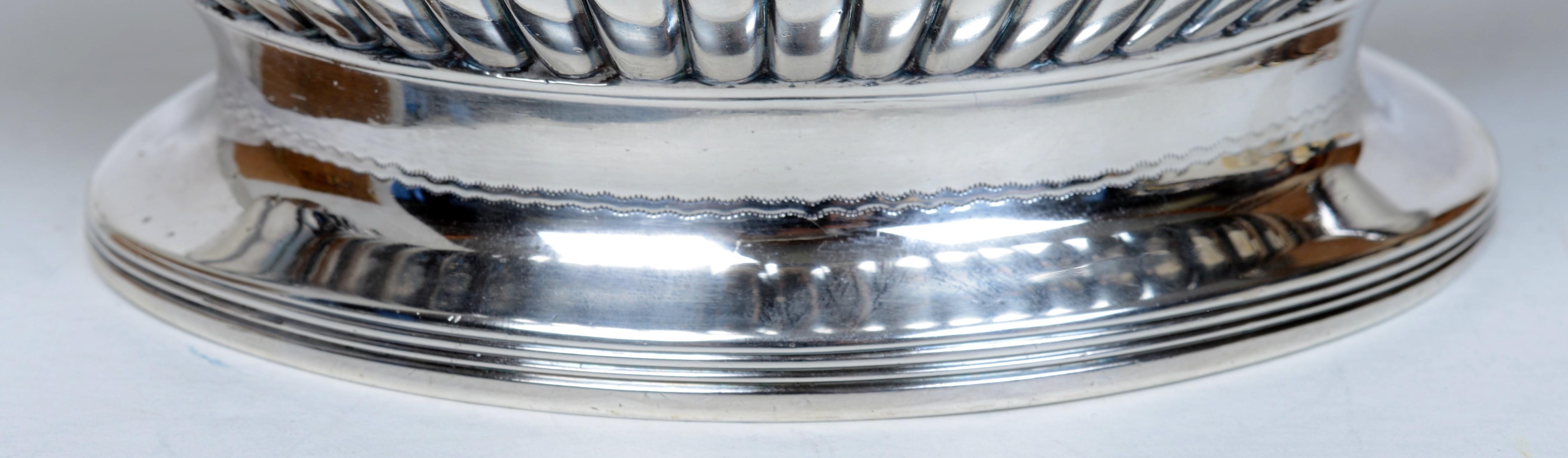 Début du XIXe siècle Théière écossaise en sterling de style géorgien par Alexander Gardner & Co, Édimbourg vers 1800 en vente