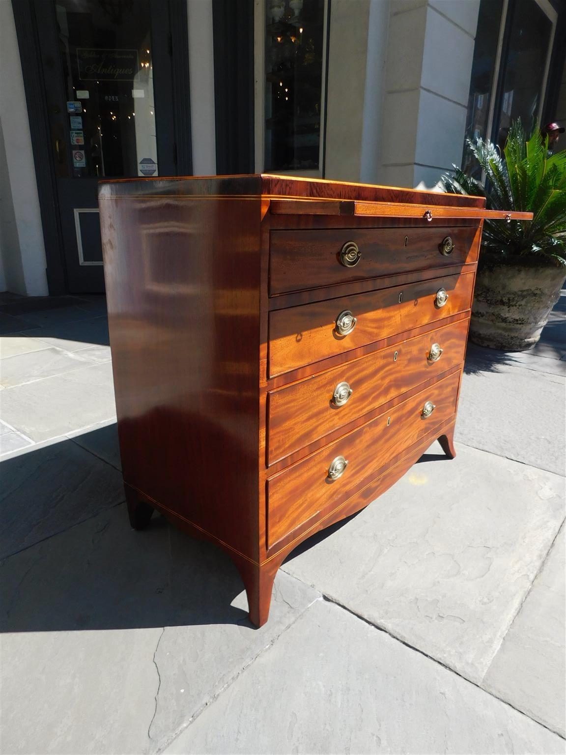Scottish Hepplewhite Mahogany Graduated Brushing Slide Chest of Drawers, C 1780  In Excellent Condition For Sale In Hollywood, SC