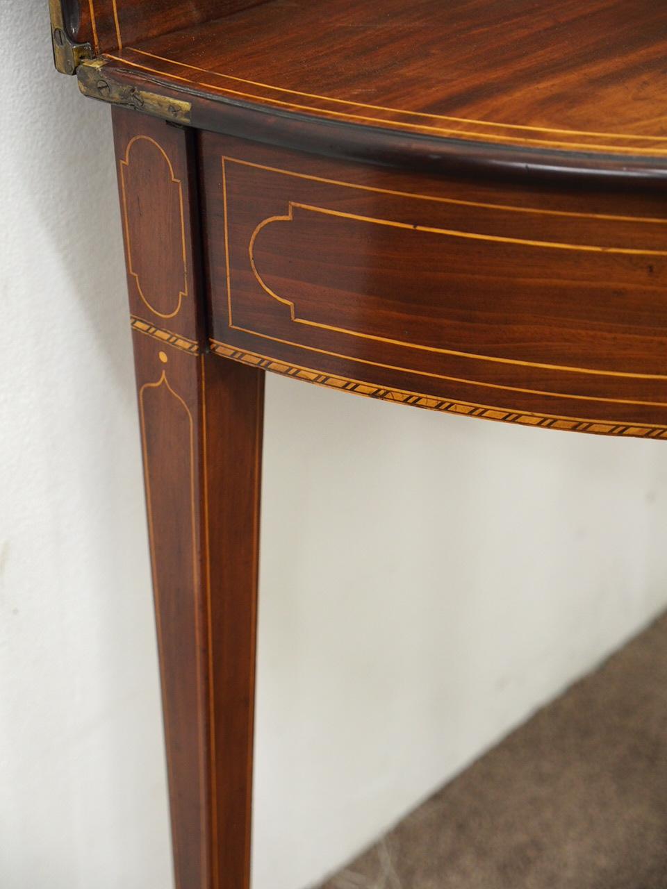 Scottish Mahogany and Inlaid Foldover Table (Mahagoni) im Angebot