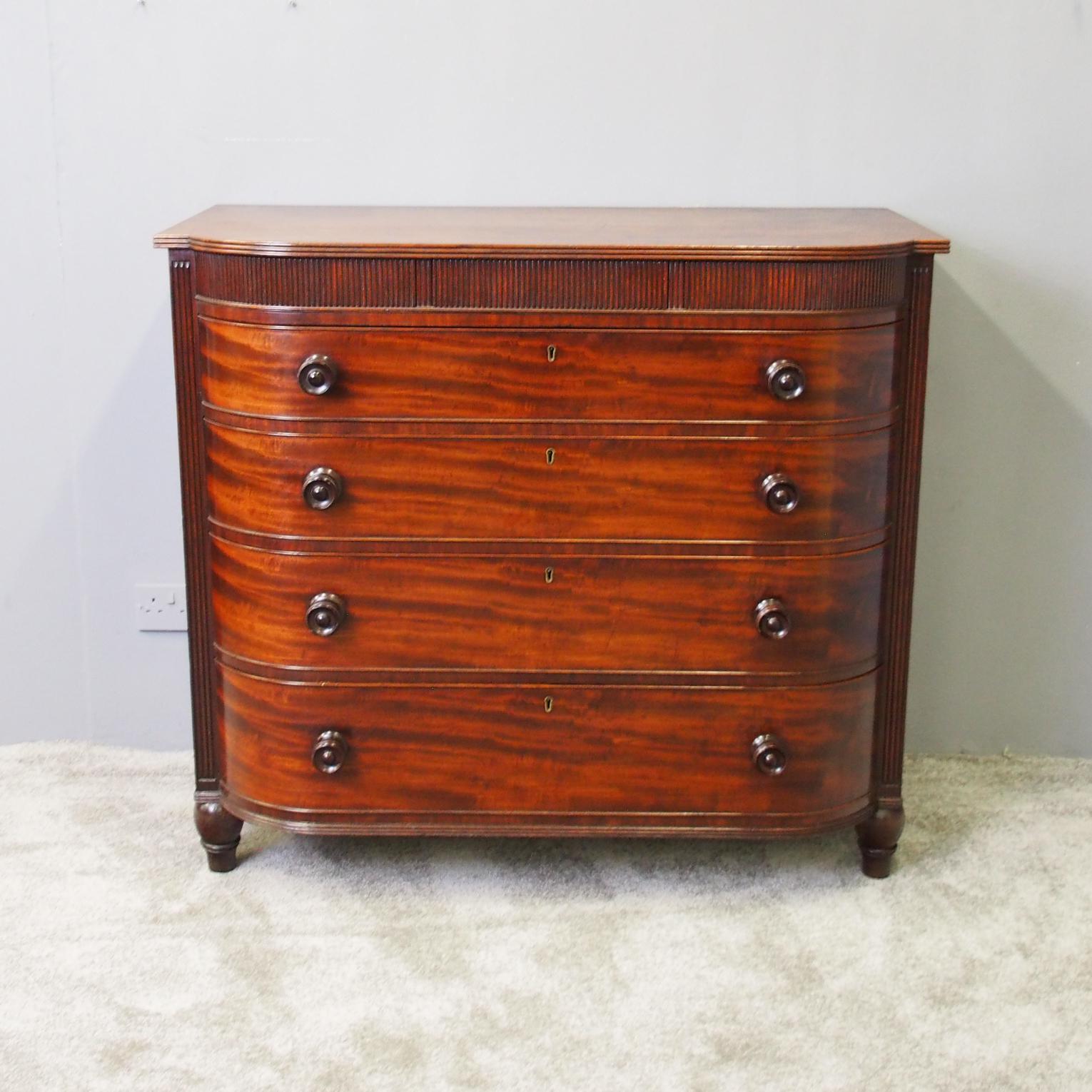 Rare Scottish mahogany chest of drawers by Gordon and Watson, cabinet and chairs makers, Ayr, circa 1820. With solid mahogany top, reeded fore-edge and 3 drawers to the frieze, which have quilling pattern to their facing. Beneath are 4 full length