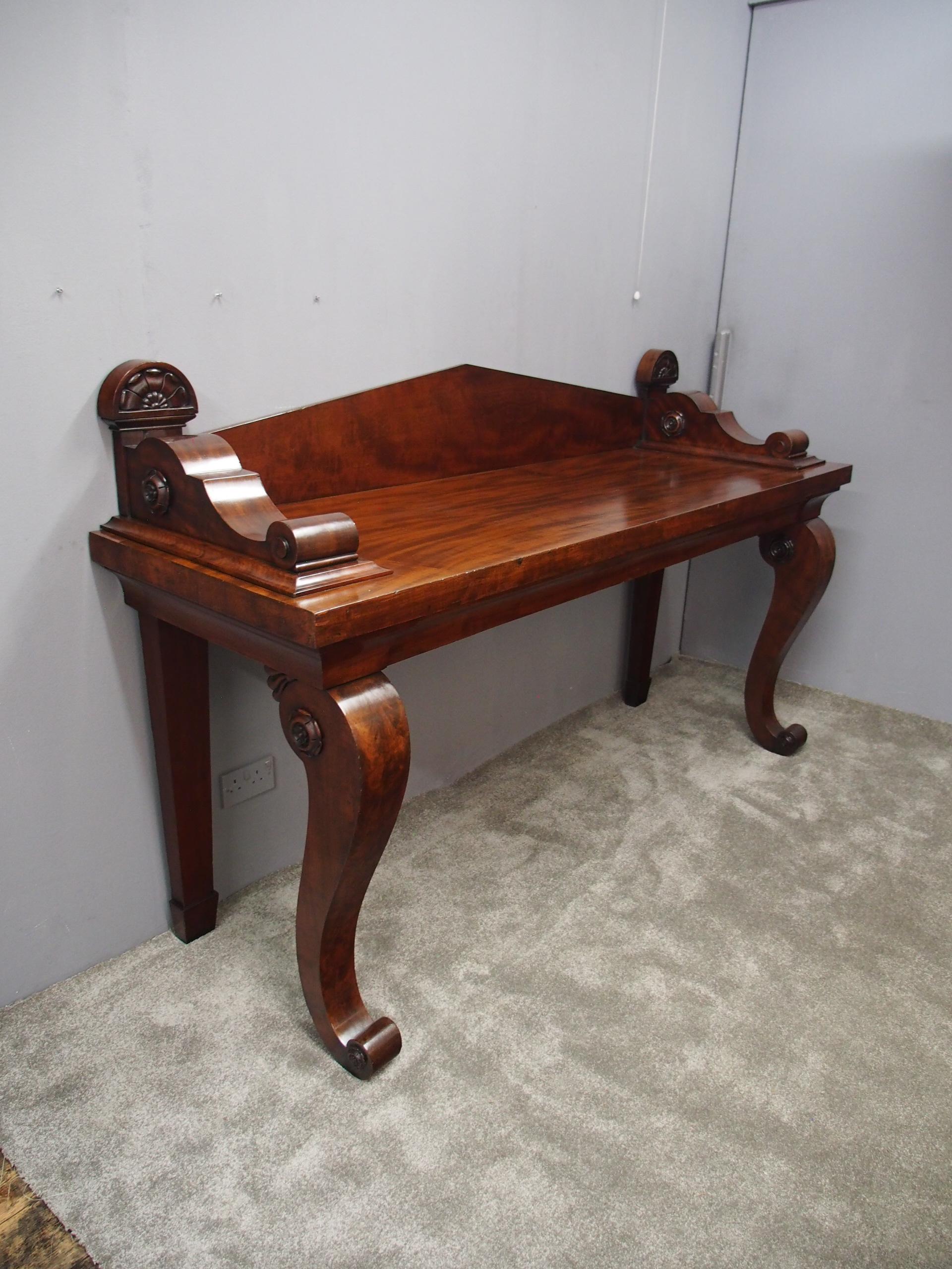 Scottish Mahogany Serving Table in Manner of James Mein of Kelso In Good Condition For Sale In Edinburgh, GB