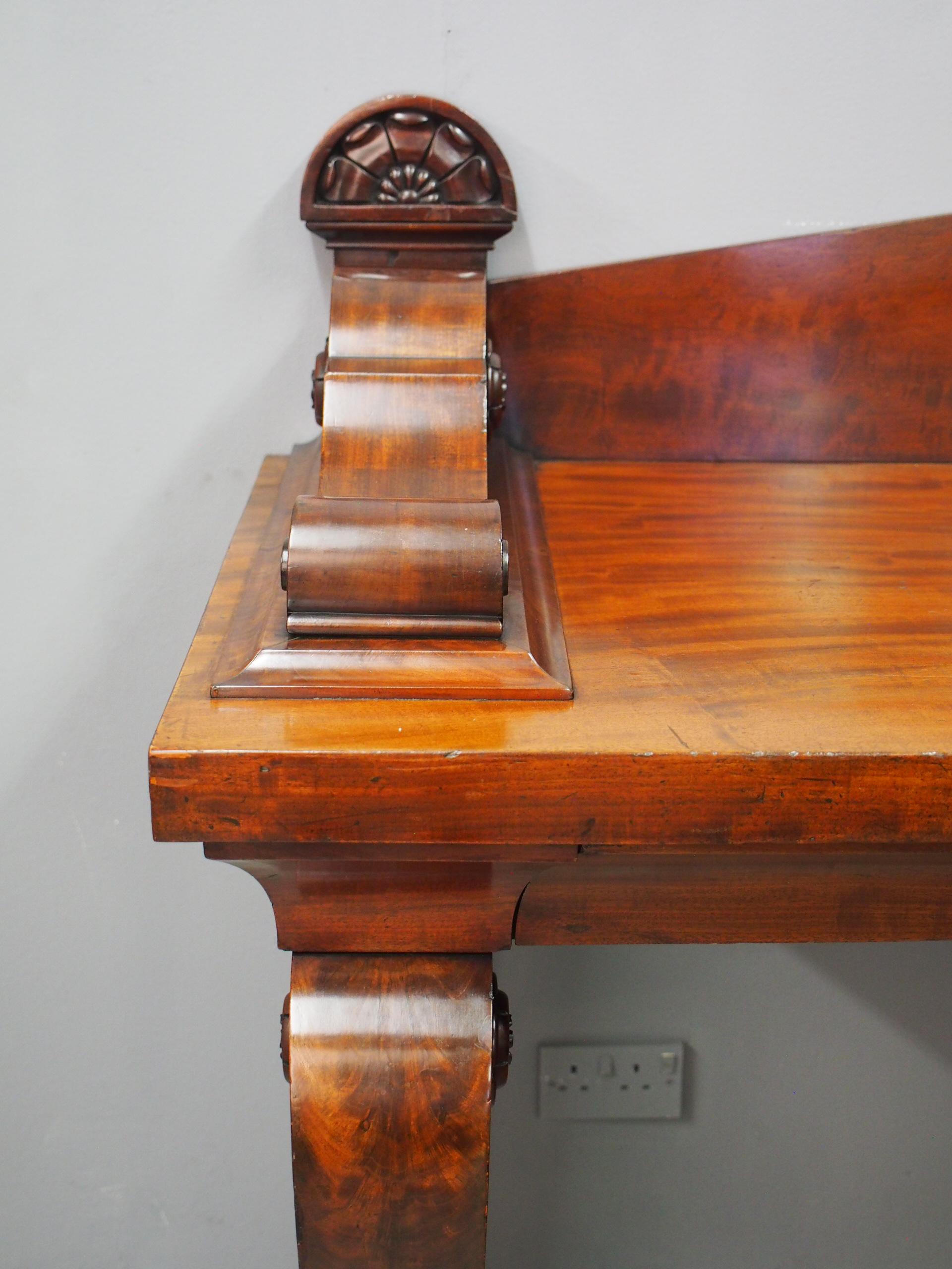 Scottish Mahogany Serving Table in Manner of James Mein of Kelso im Angebot 1