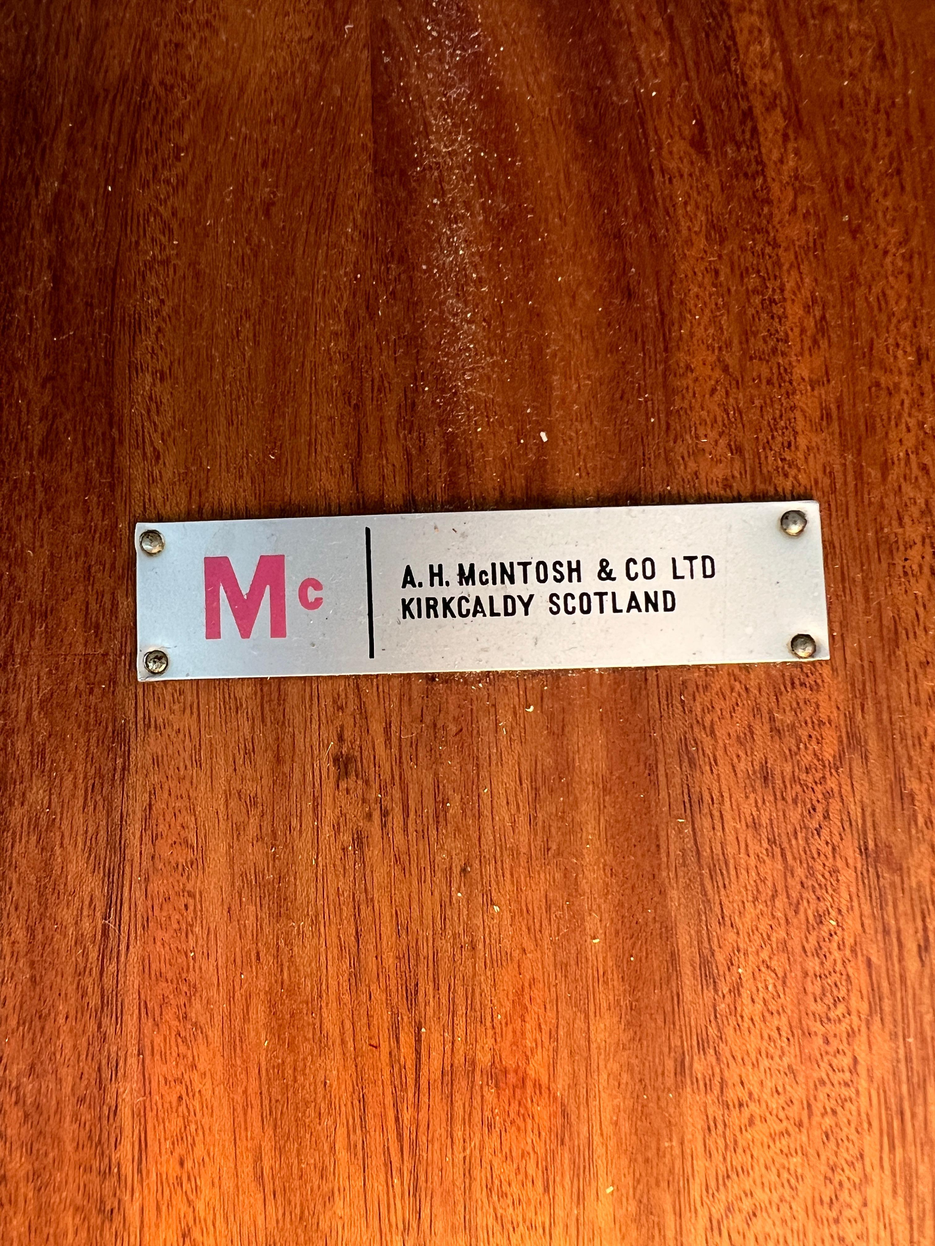 Scottish Mid-Century Modern Teak Circular Table with Leaf by A. H. McIntosh & Co in vendita 3