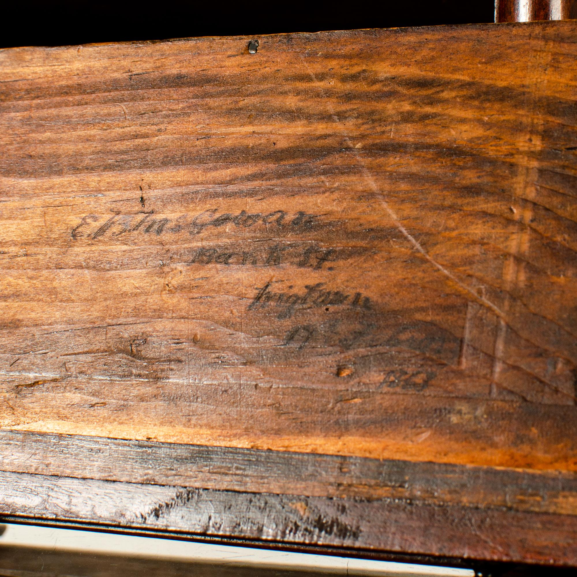 Cómoda escocesa en miniatura de madera de nudo, 1863 en venta 3