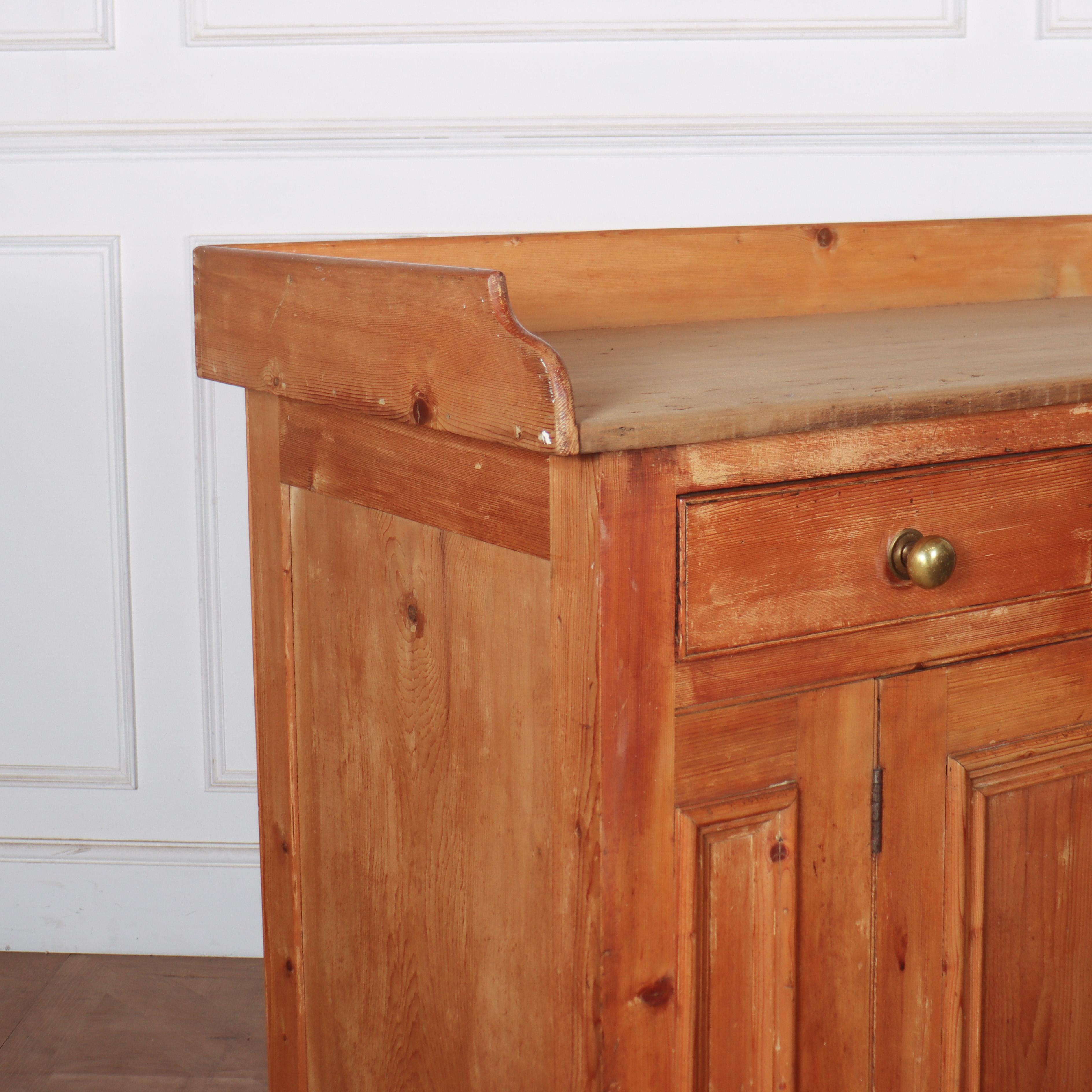 Scottish Pine Dresser Base In Good Condition For Sale In Leamington Spa, Warwickshire